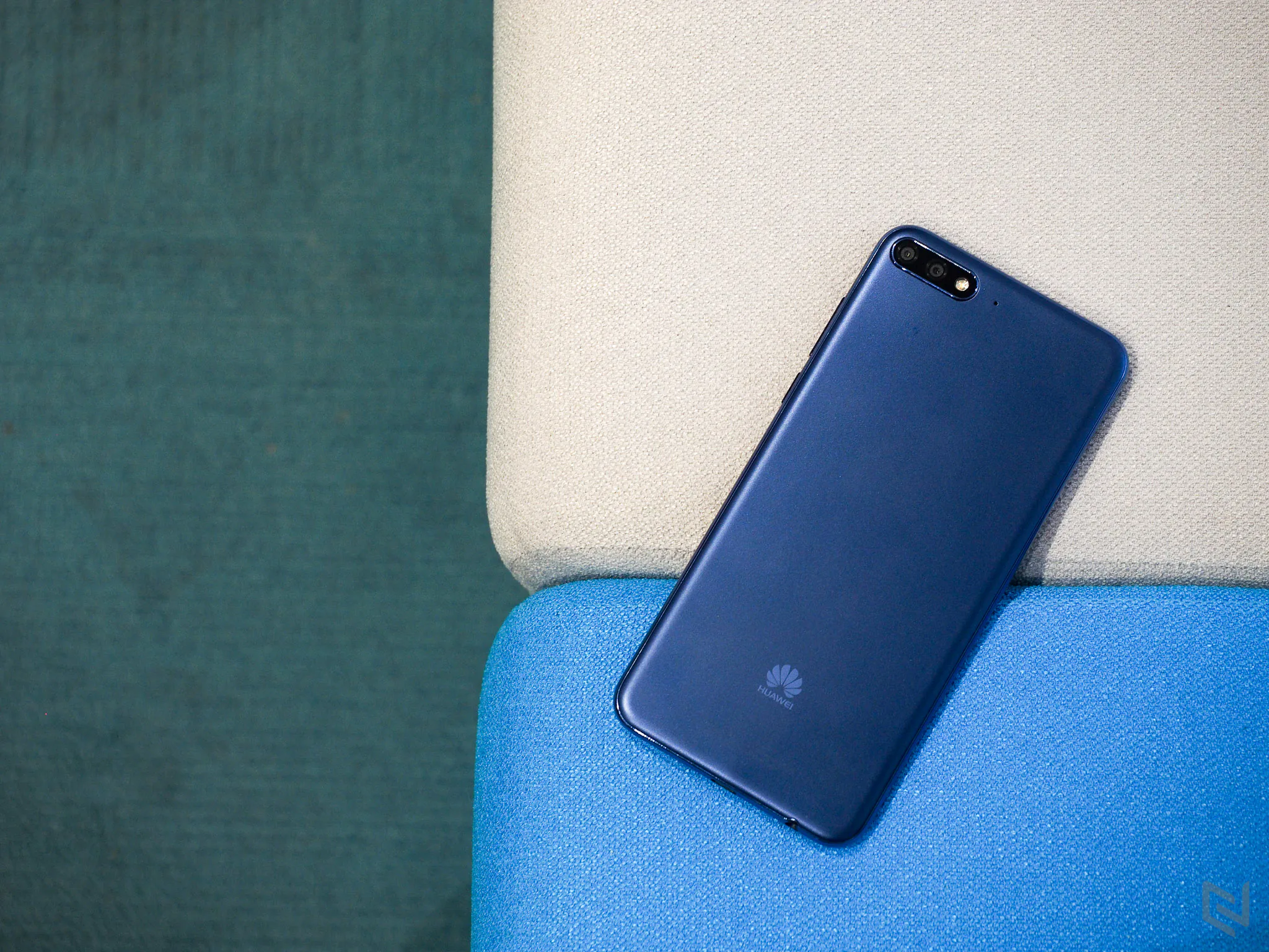 Cận cảnh Huawei Y7 Pro: Màn hình tràn viền, Android 8.0, giá 3.990.000