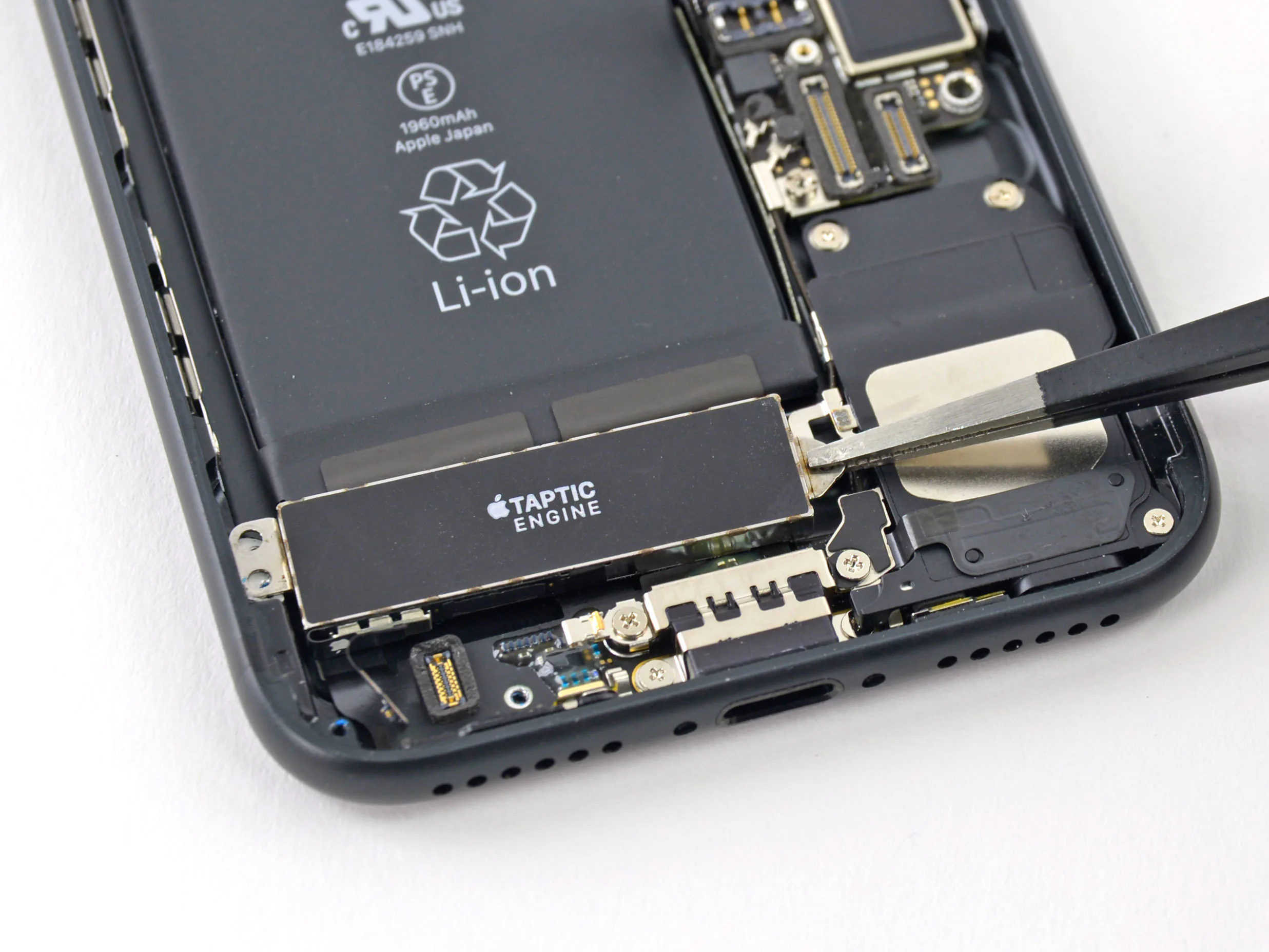 Đã đến 2018 nhưng những thiết bị Android vẫn chẳng thể bắt kịp Taptic Engine của iPhone