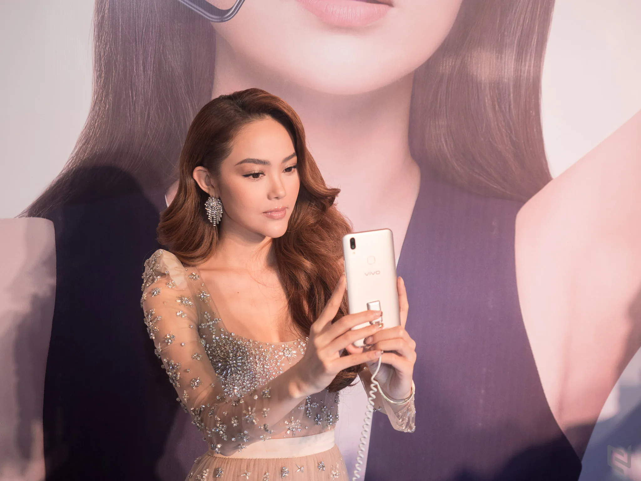 Tiếp tục xu hướng tai thỏ, Vivo chính thức ra mắt V9 với giá 7.990.000