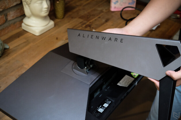 Đập thùng và trải nghiệm màn hình Alienware AW2518HF
