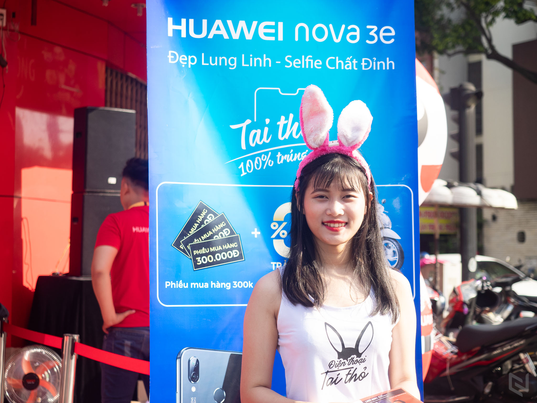 Huawei Nova 3e chính thức được giao cho khách hàng đặt trước, hơn 70% chọn màu xanh ánh biển
