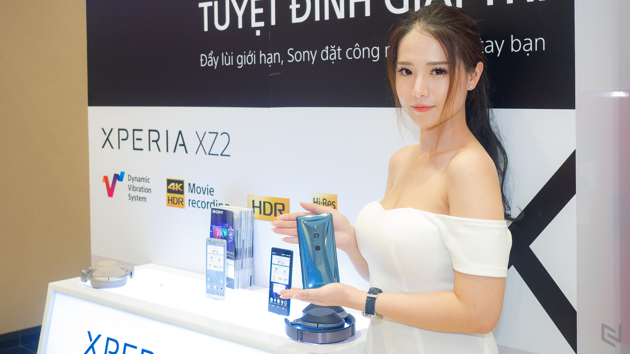 Sony Xperia XZ2 chính thức ra mắt thị trường Việt Nam với giá bán 19.990.000, quà tặng đặt trước 4 triệu