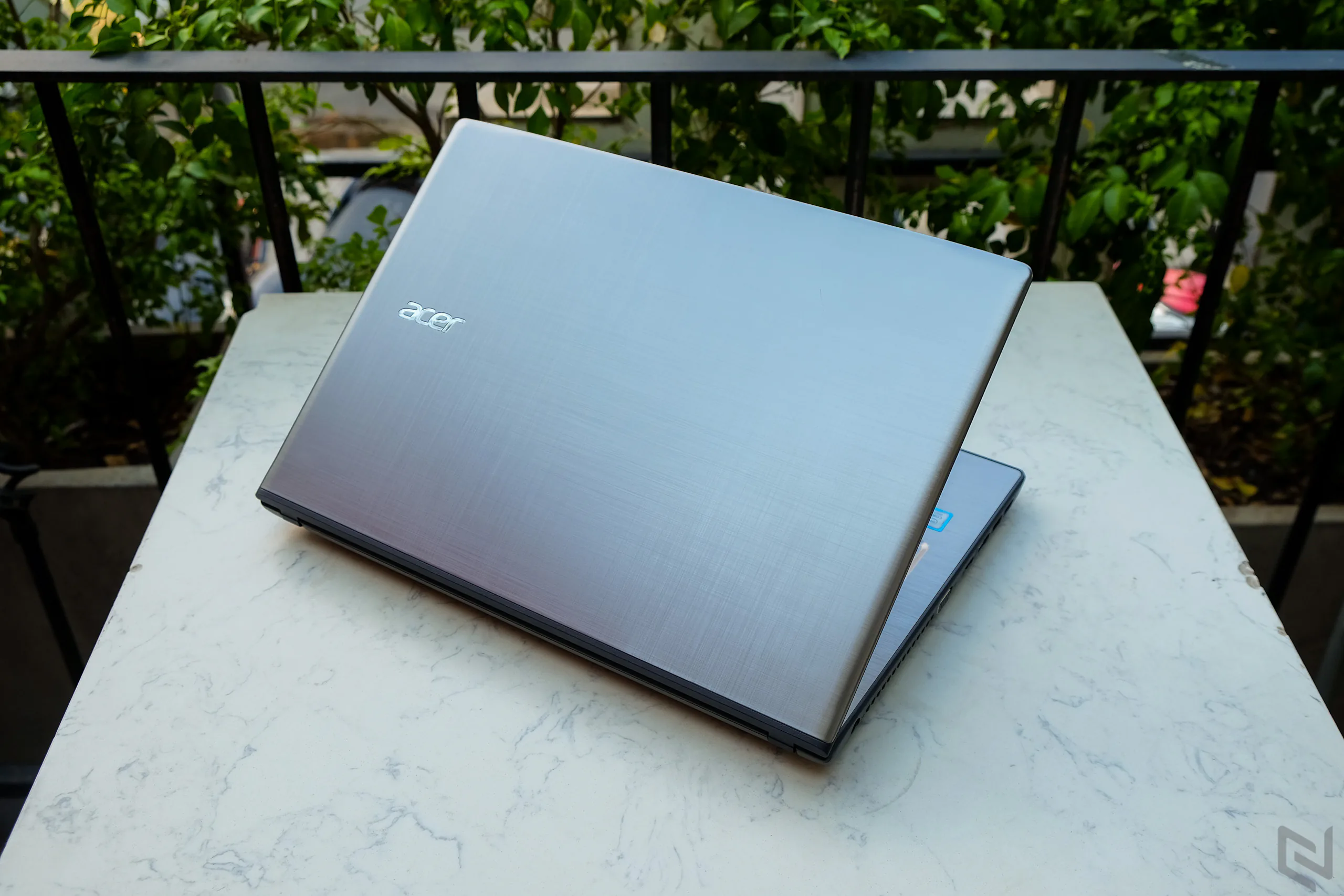 Đánh giá Acer Aspire E5-476: Sở hữu vi xử lí mới nhất chỉ với 10 triệu đồng