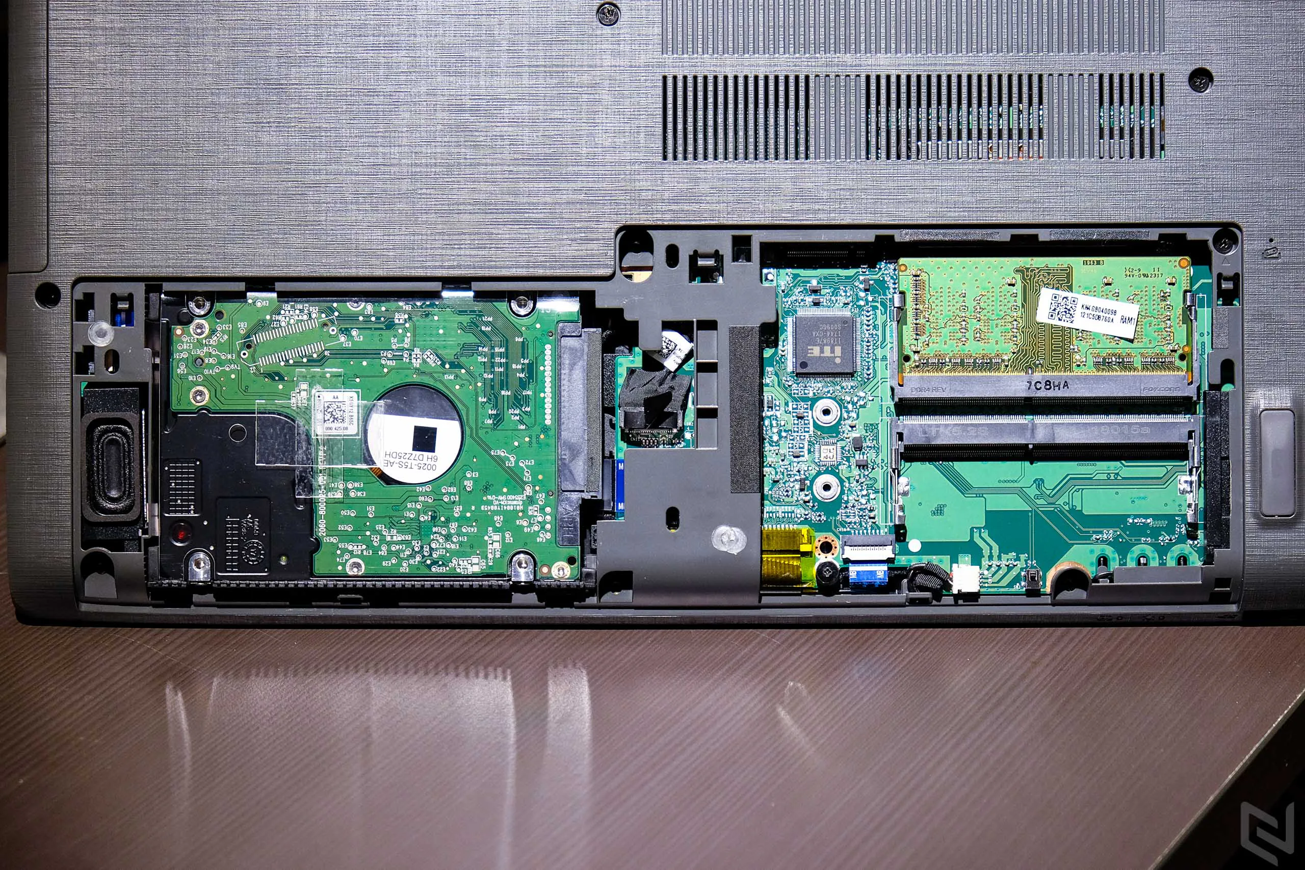 Đánh giá Acer Aspire E5-476: Sở hữu vi xử lí mới nhất chỉ với 10 triệu đồng