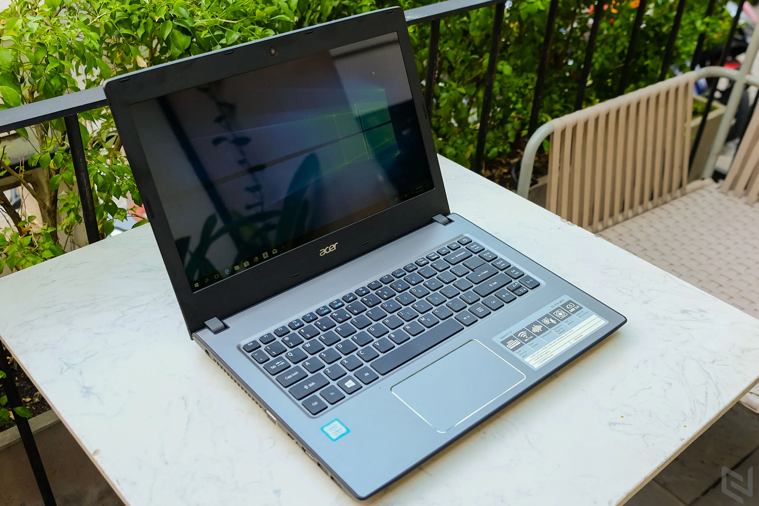 Đánh giá Acer Aspire E5-476: Sở hữu vi xử lí mới nhất chỉ với 10 triệu đồng