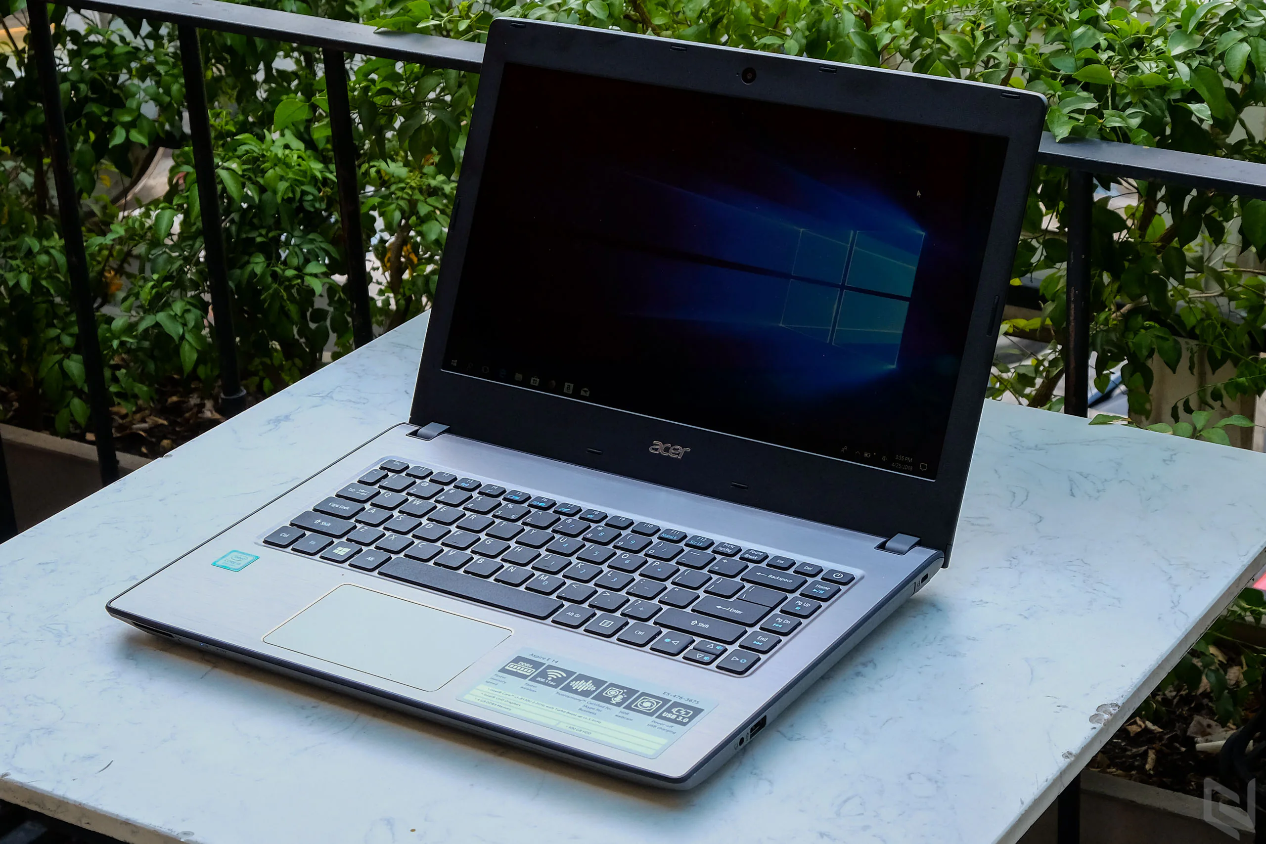 Đánh giá Acer Aspire E5-476: Sở hữu vi xử lí mới nhất chỉ với 10 triệu đồng