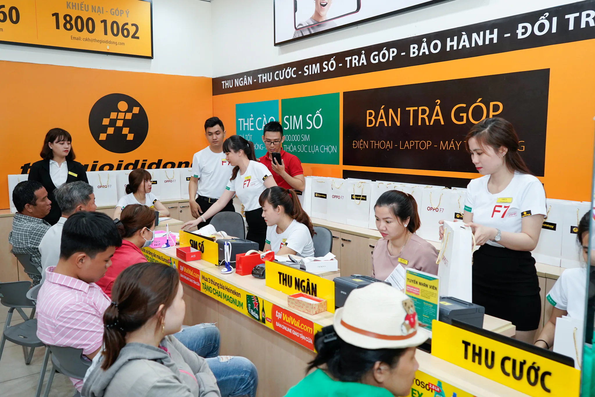 Hơn 27.000 đơn đặt cọc OPPO F7 sẽ được giao máy từ hôm nay