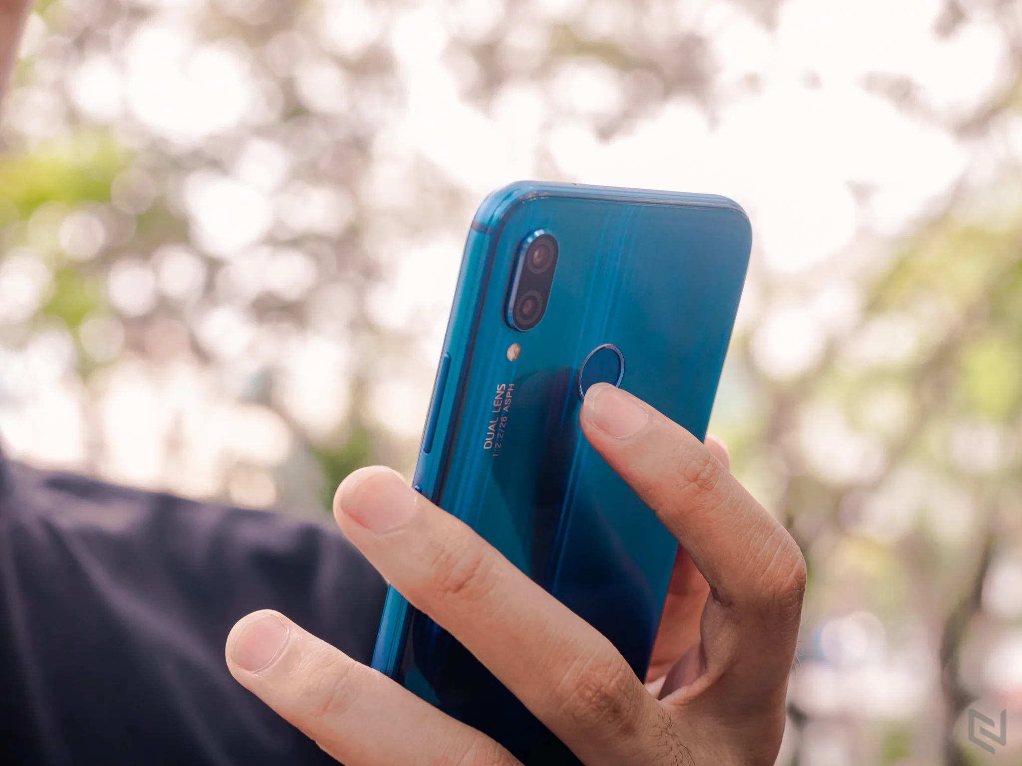 Đánh giá Huawei Nova 3e, chiếc điện thoại dành cho người thích màu xanh yêu hoà bình