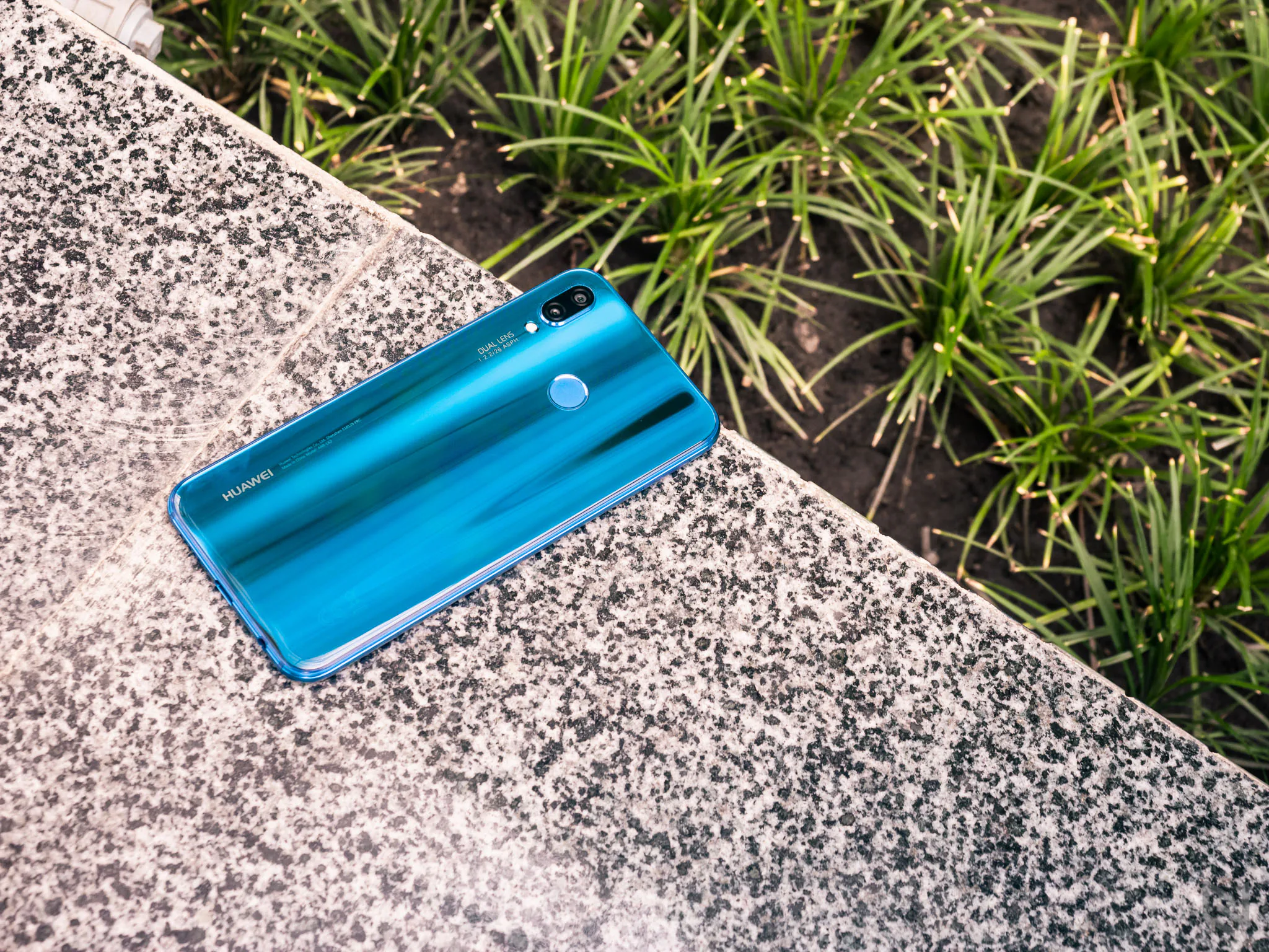 Đánh giá Huawei Nova 3e, chiếc điện thoại dành cho người thích màu xanh yêu hoà bình