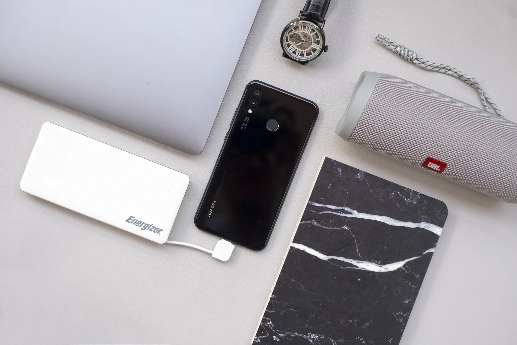 Huawei Nova 3e chính thức được giao cho khách hàng đặt trước, hơn 70% chọn màu xanh ánh biển