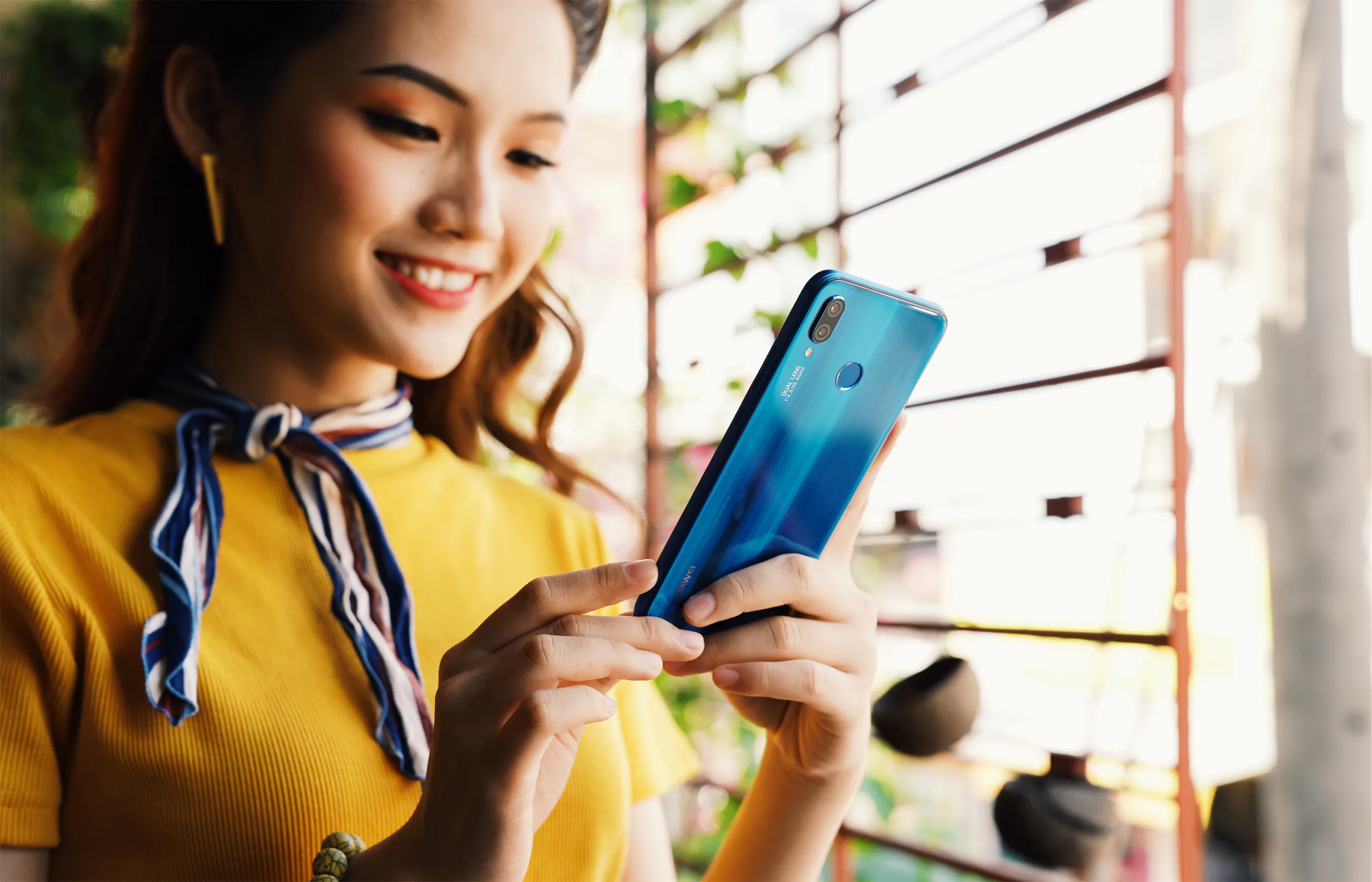 Huawei Nova 3e chính thức được giao cho khách hàng đặt trước, hơn 70% chọn màu xanh ánh biển