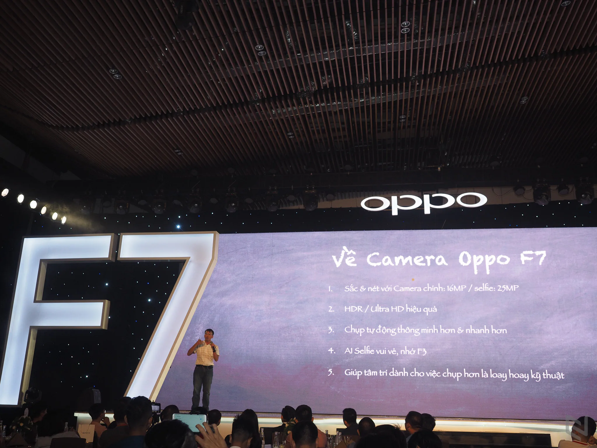 OPPO F7 chính thức được giới thiệu tại thị trường Việt Nam với giá từ 7.990.000