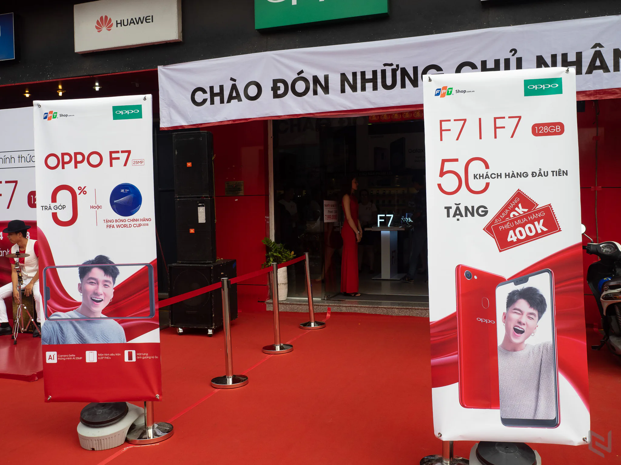 Hơn 27.000 đơn đặt cọc OPPO F7 sẽ được giao máy từ hôm nay