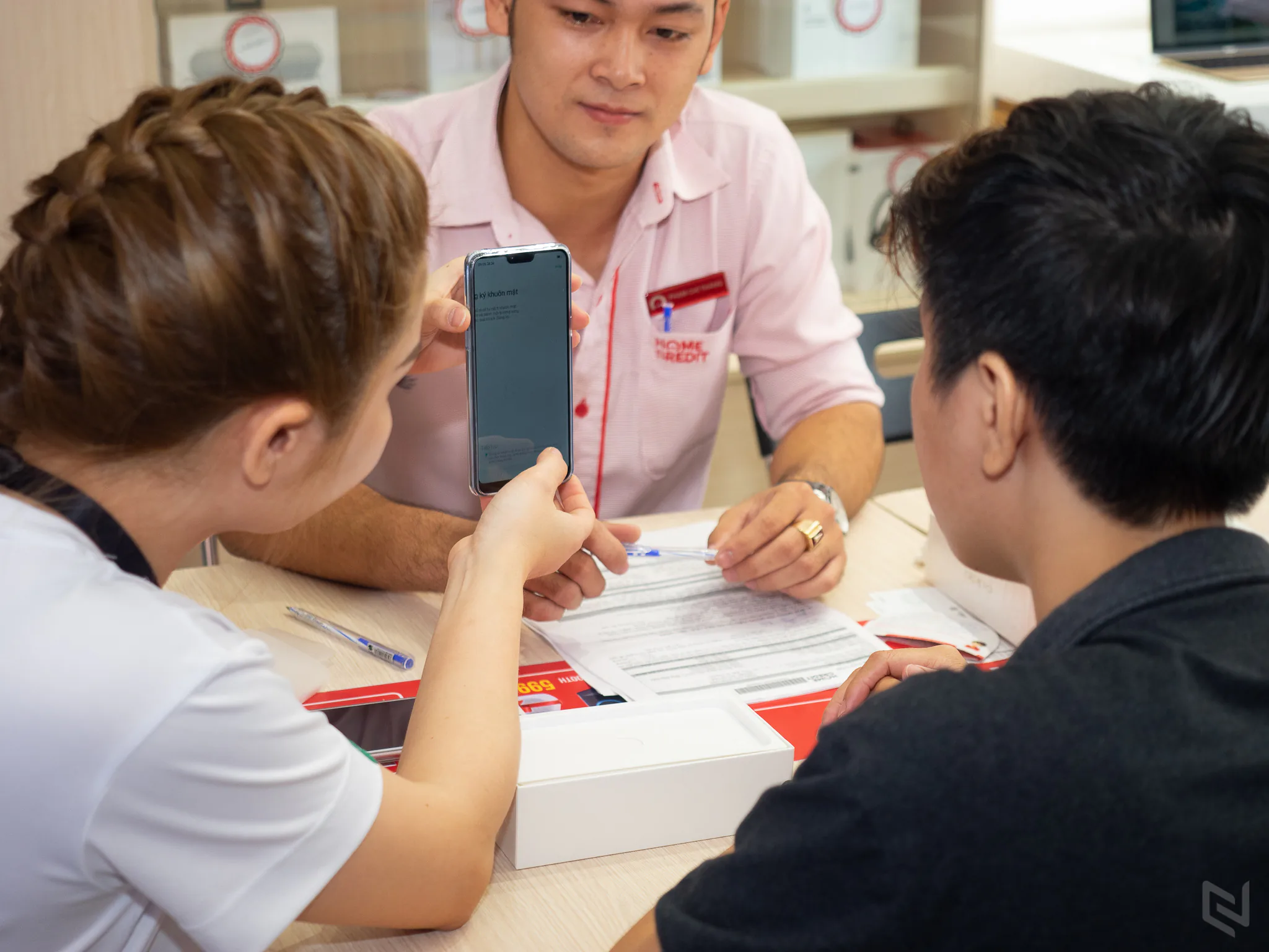 Hơn 27.000 đơn đặt cọc OPPO F7 sẽ được giao máy từ hôm nay