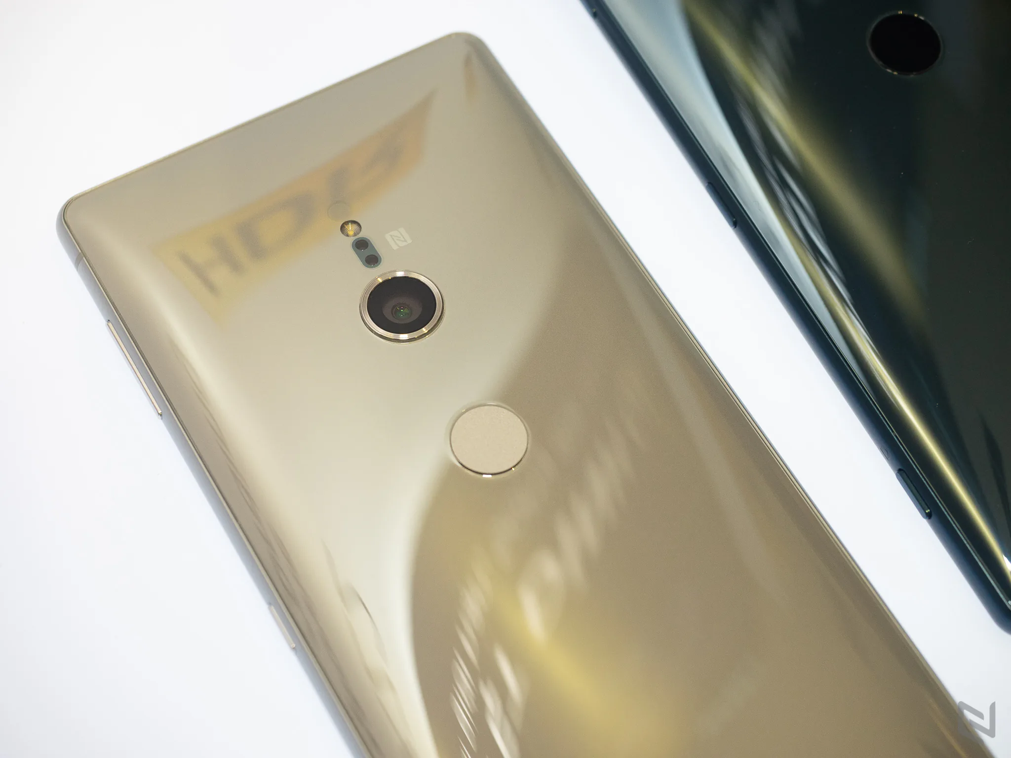 Sony Xperia XZ2 chính thức ra mắt thị trường Việt Nam với giá bán 19.990.000, quà tặng đặt trước 4 triệu