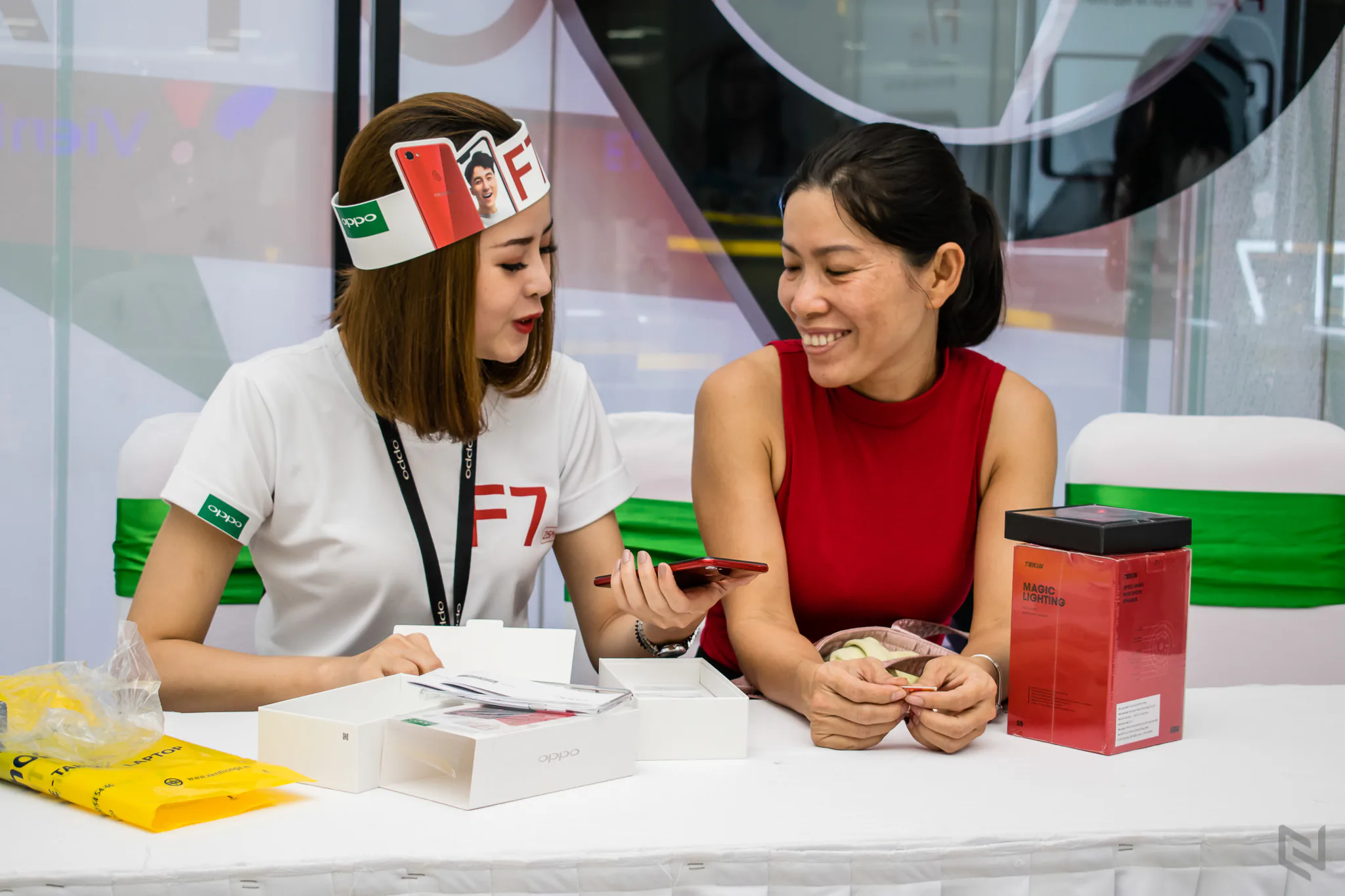 Hơn 27.000 đơn đặt cọc OPPO F7 sẽ được giao máy từ hôm nay