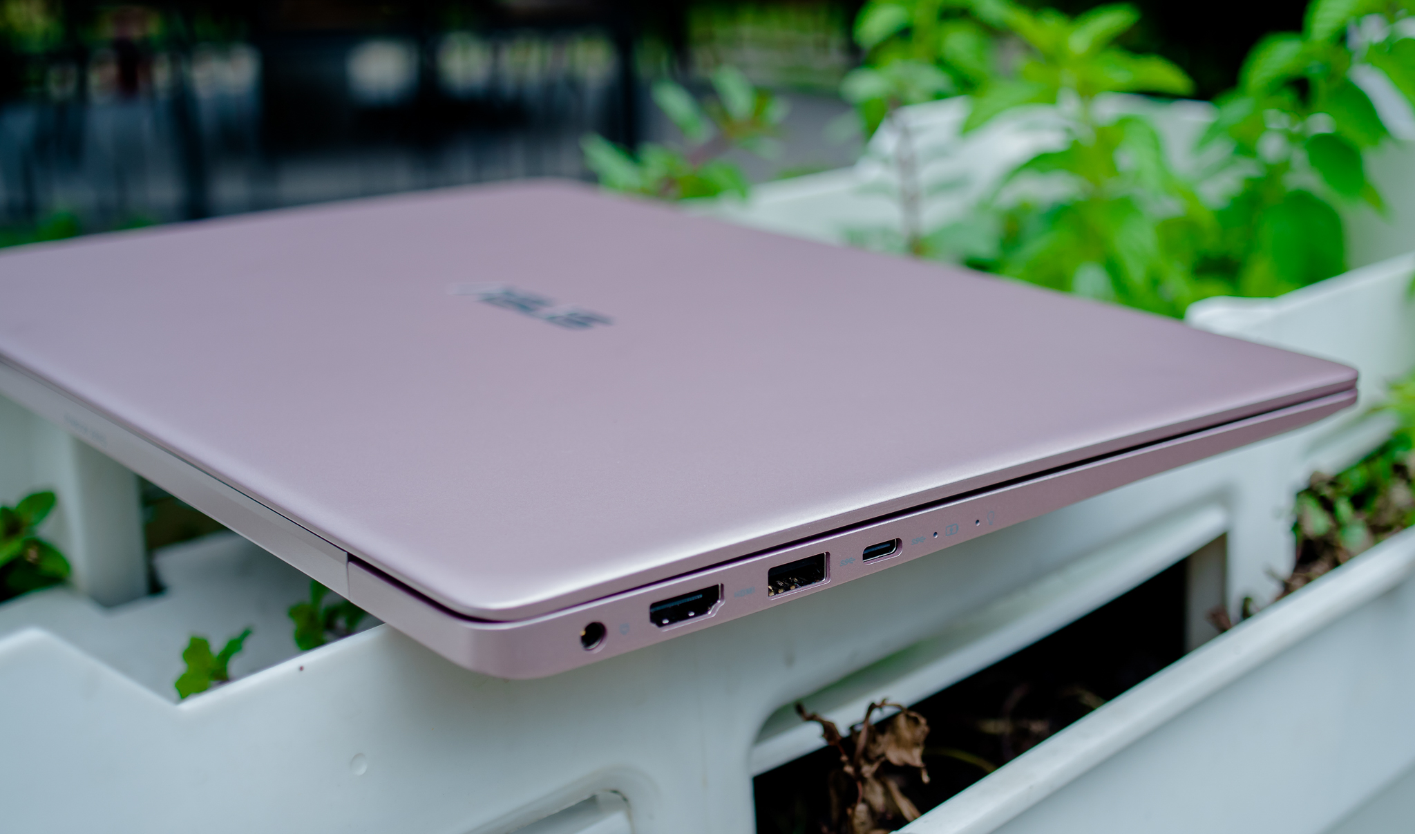 Trên tay ASUS ZenBook 13 UX331UAL: Nhẹ 985g, CPU thế hệ thứ 8, pin 15 tiếng