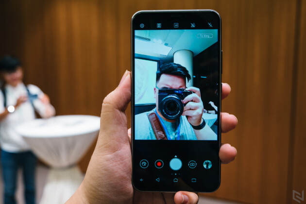 ZenFone 5 chính thức ra mắt tại Việt Nam: camera AI, giá 7,99 triệu đồng