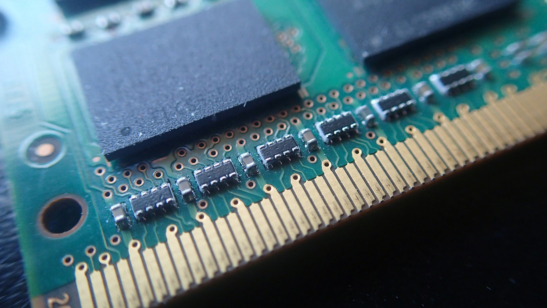 Samsung, Micron và Hynix bị cáo buộc thông đồng đẩy giá DRAM