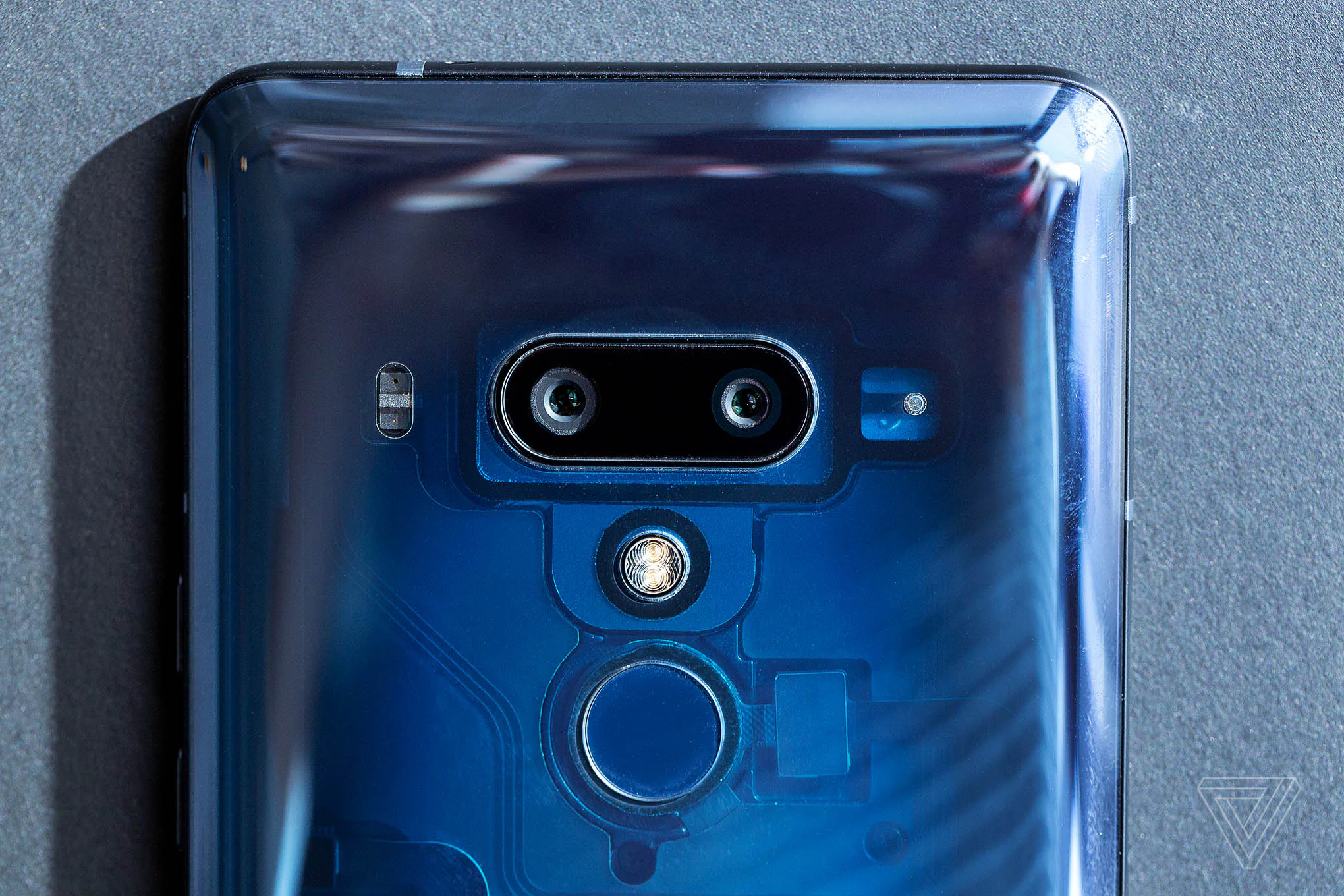 HTC U12+ ra mắt, 4 camera, màn hình 6-inch 2K, 2 lựa chọn màu sắc mới ấn tượng, không có tai thỏ