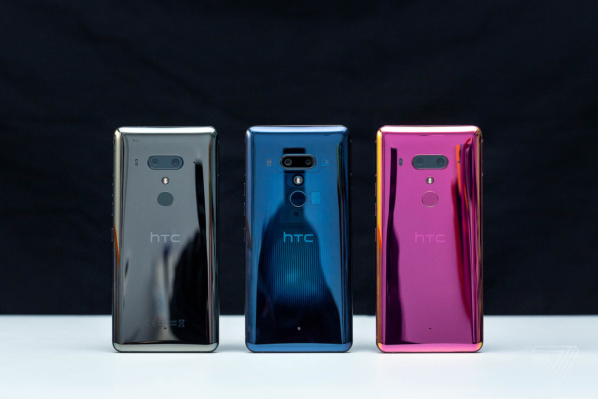 HTC U12+ ra mắt, 4 camera, màn hình 6-inch 2K, 2 lựa chọn màu sắc mới ấn tượng, không có tai thỏ