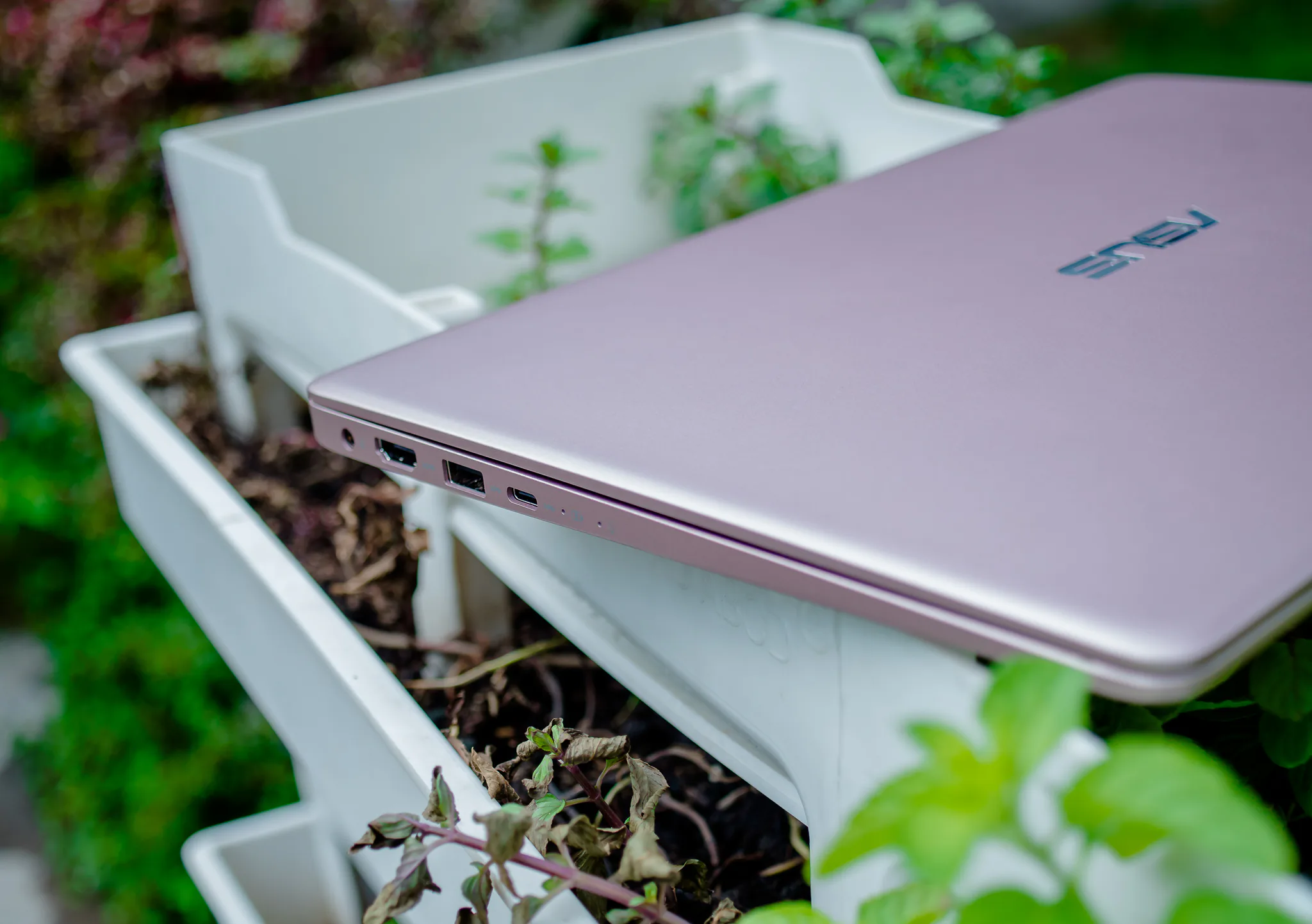 Trên tay ASUS ZenBook 13 UX331UAL: Nhẹ 985g, CPU thế hệ thứ 8, pin 15 tiếng