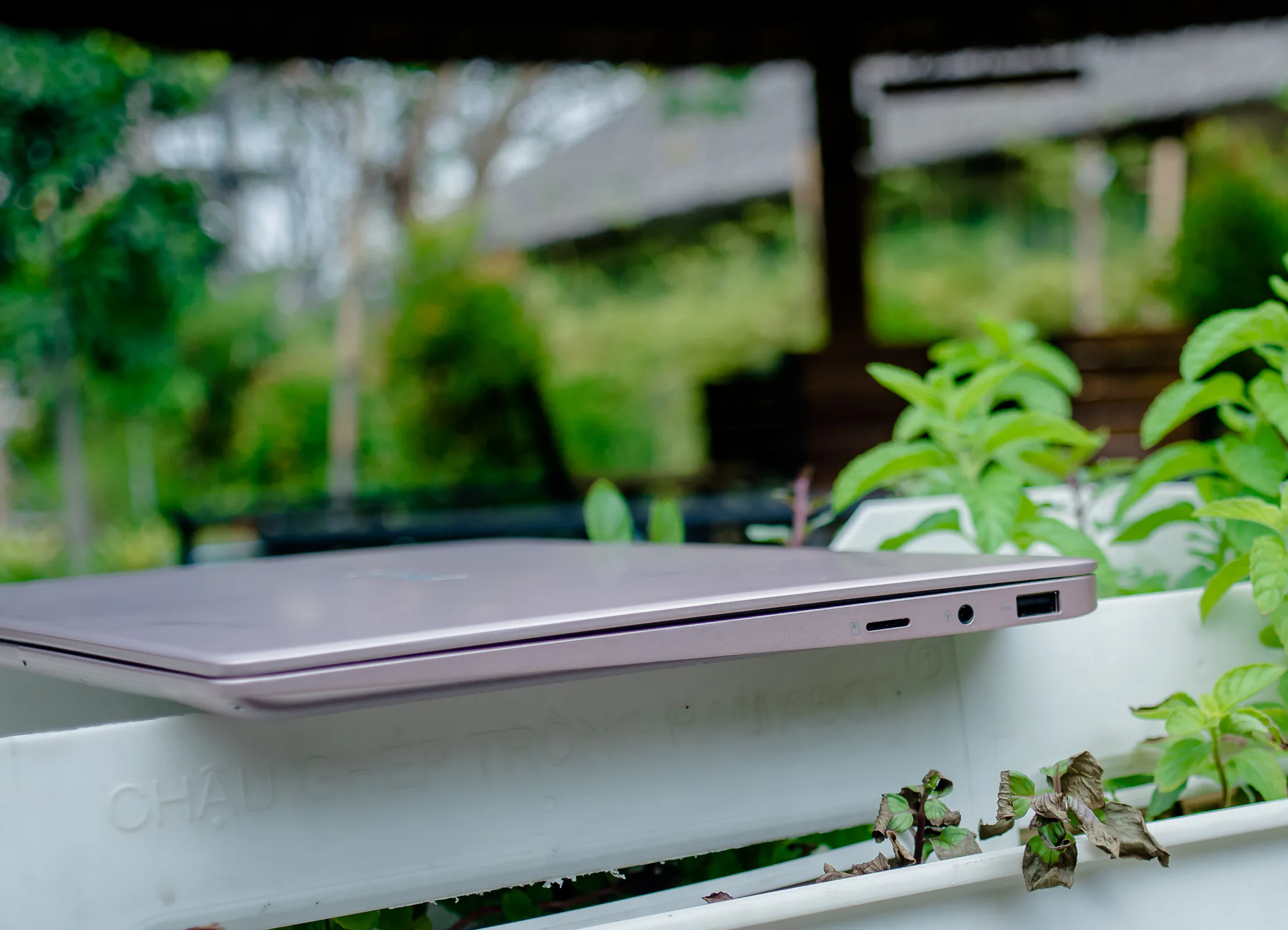 Trên tay ASUS ZenBook 13 UX331UAL: Nhẹ 985g, CPU thế hệ thứ 8, pin 15 tiếng