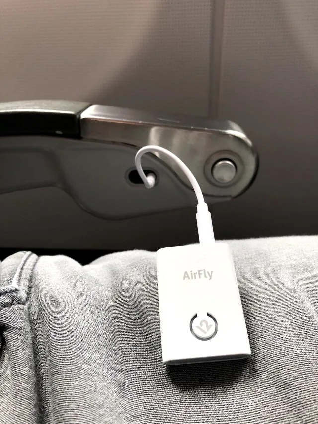 AirFly - phụ kiện kết nối AirPods của bạn tới bất kì thứ gì với jack cắm tai nghe