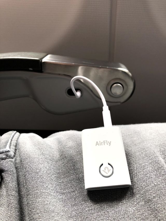 AirFly - phụ kiện kết nối AirPods của bạn tới bất kì thứ gì với jack cắm tai nghe