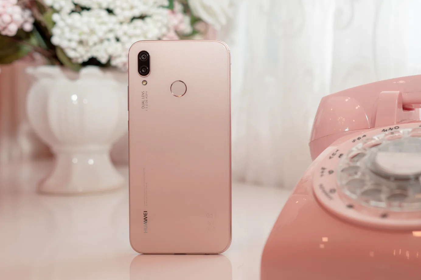 Huawei chính thức giới thiệu phiên bản Nova 3e màu hồng Sakura