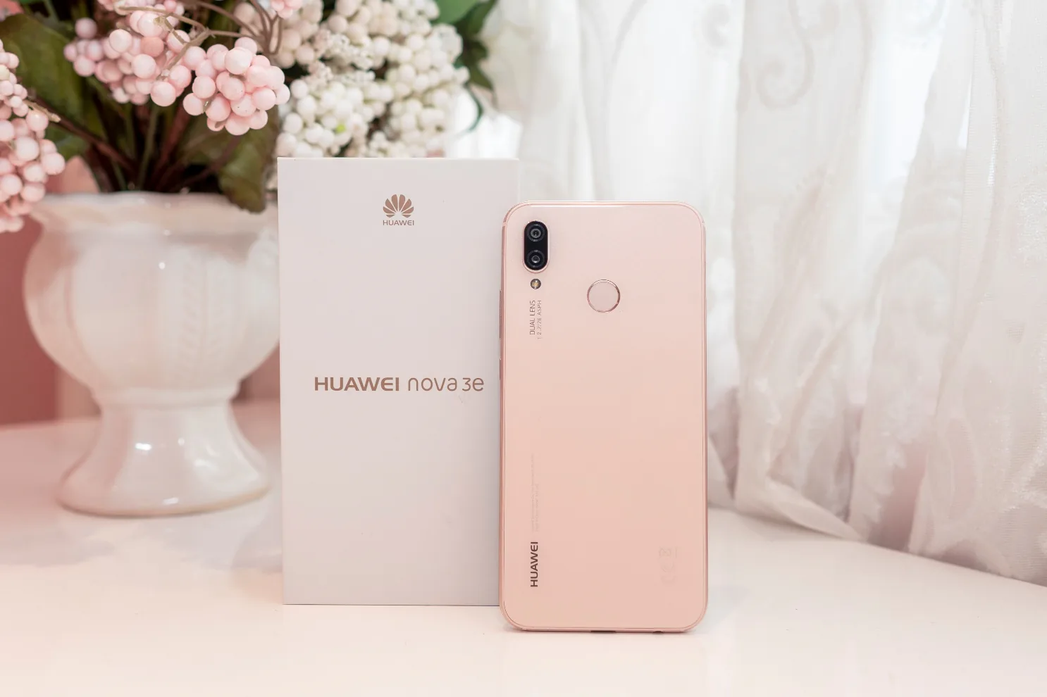 Huawei chính thức giới thiệu phiên bản Nova 3e màu hồng Sakura
