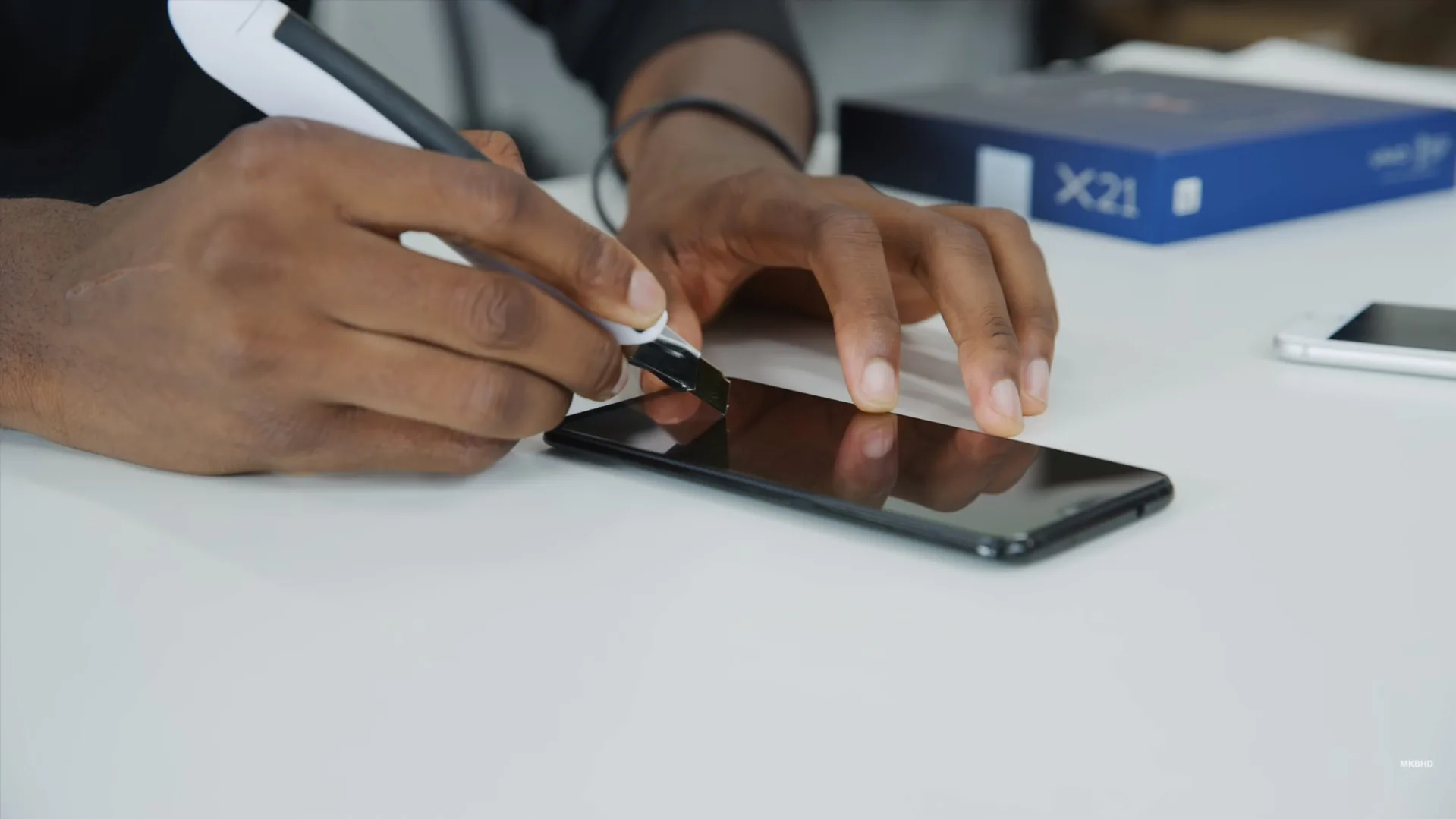 Thử nghiệm cảm biến vân tay dưới màn hình cho thấy đã có thể hoạt động với iPhone