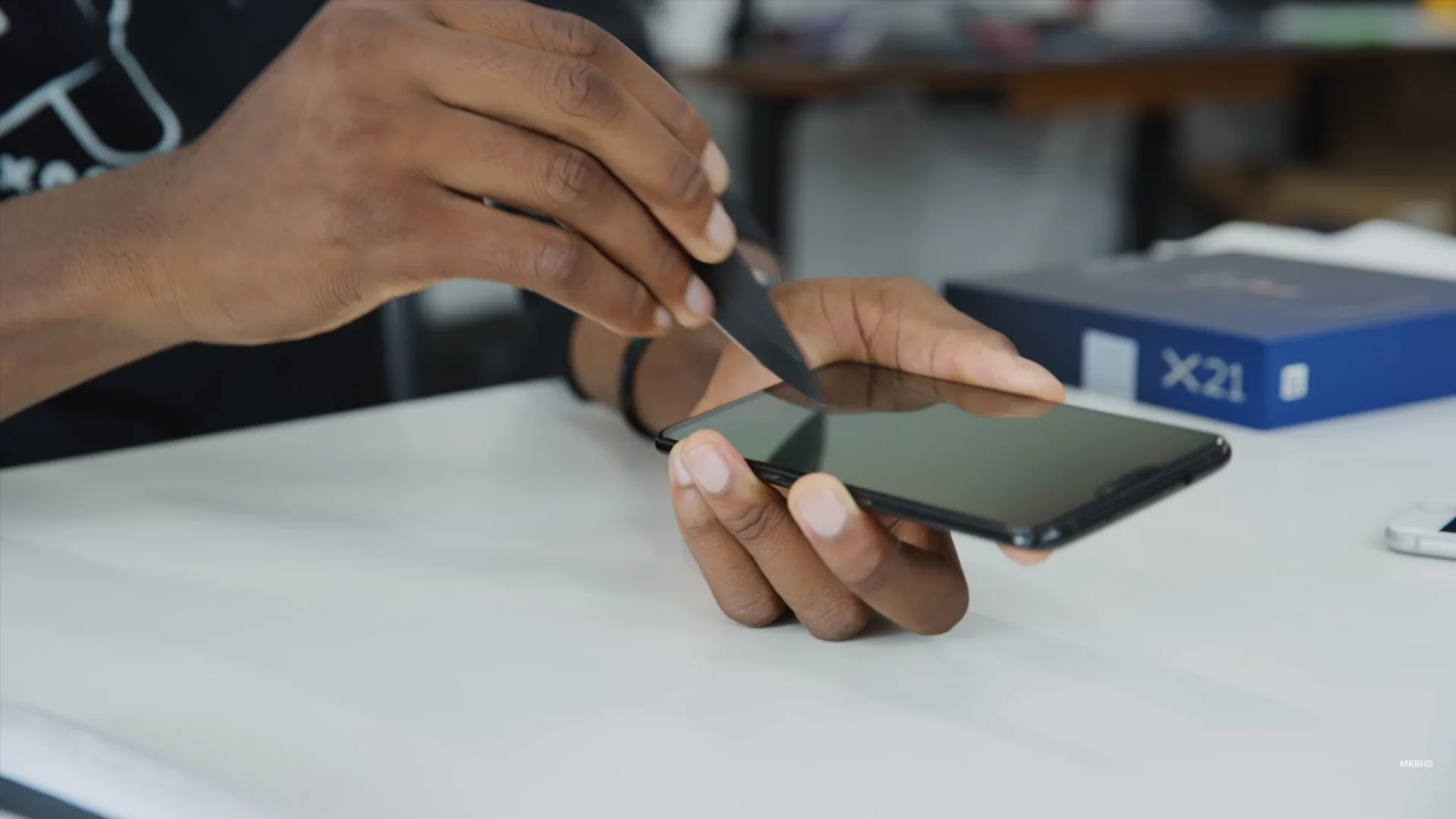 Thử nghiệm cảm biến vân tay dưới màn hình cho thấy đã có thể hoạt động với iPhone