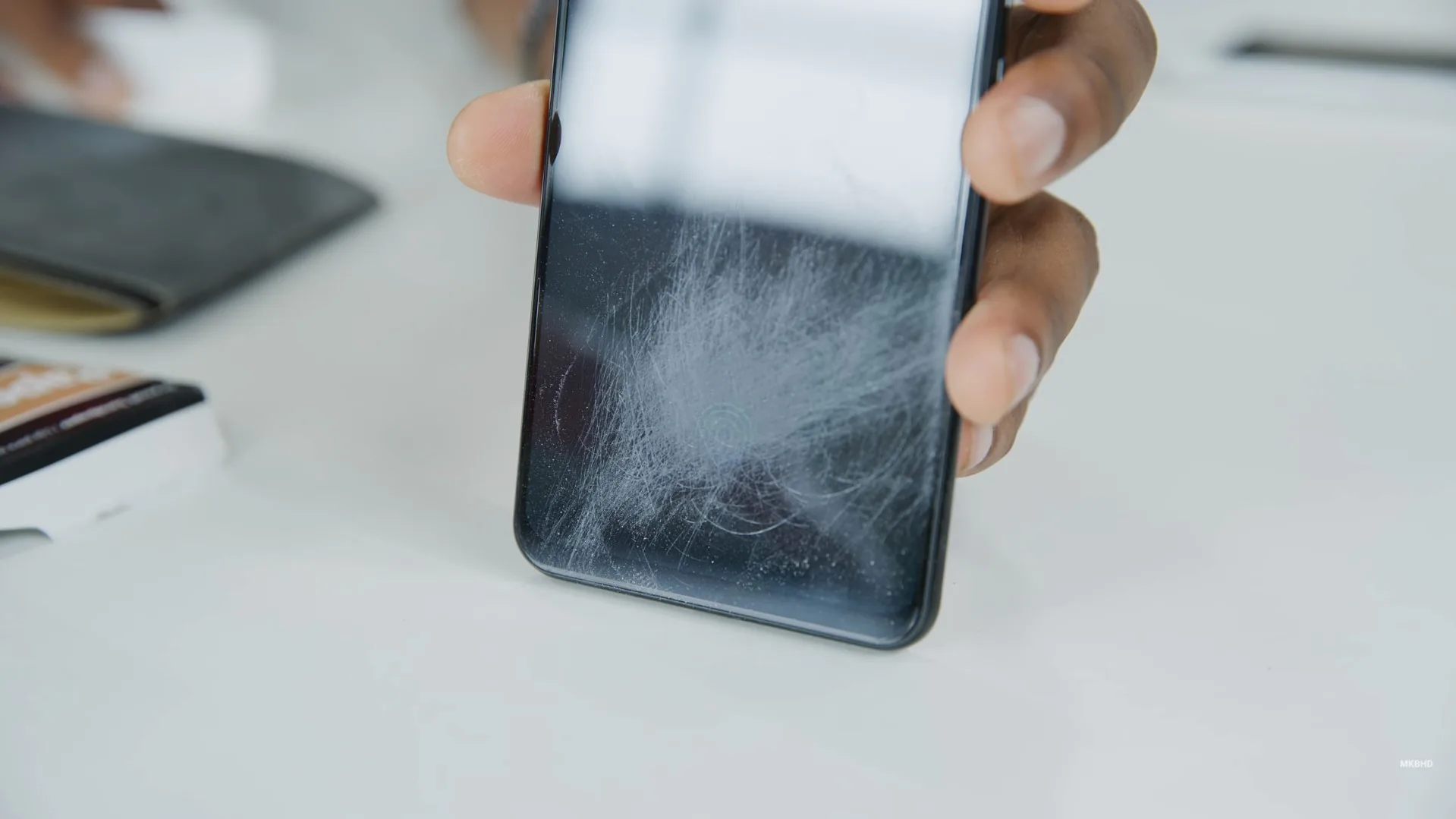 Thử nghiệm cảm biến vân tay dưới màn hình cho thấy đã có thể hoạt động với iPhone