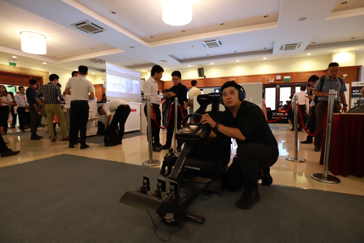 Canon triễn lãm máy chiếu, chính thức gia nhập thị trường Việt Nam