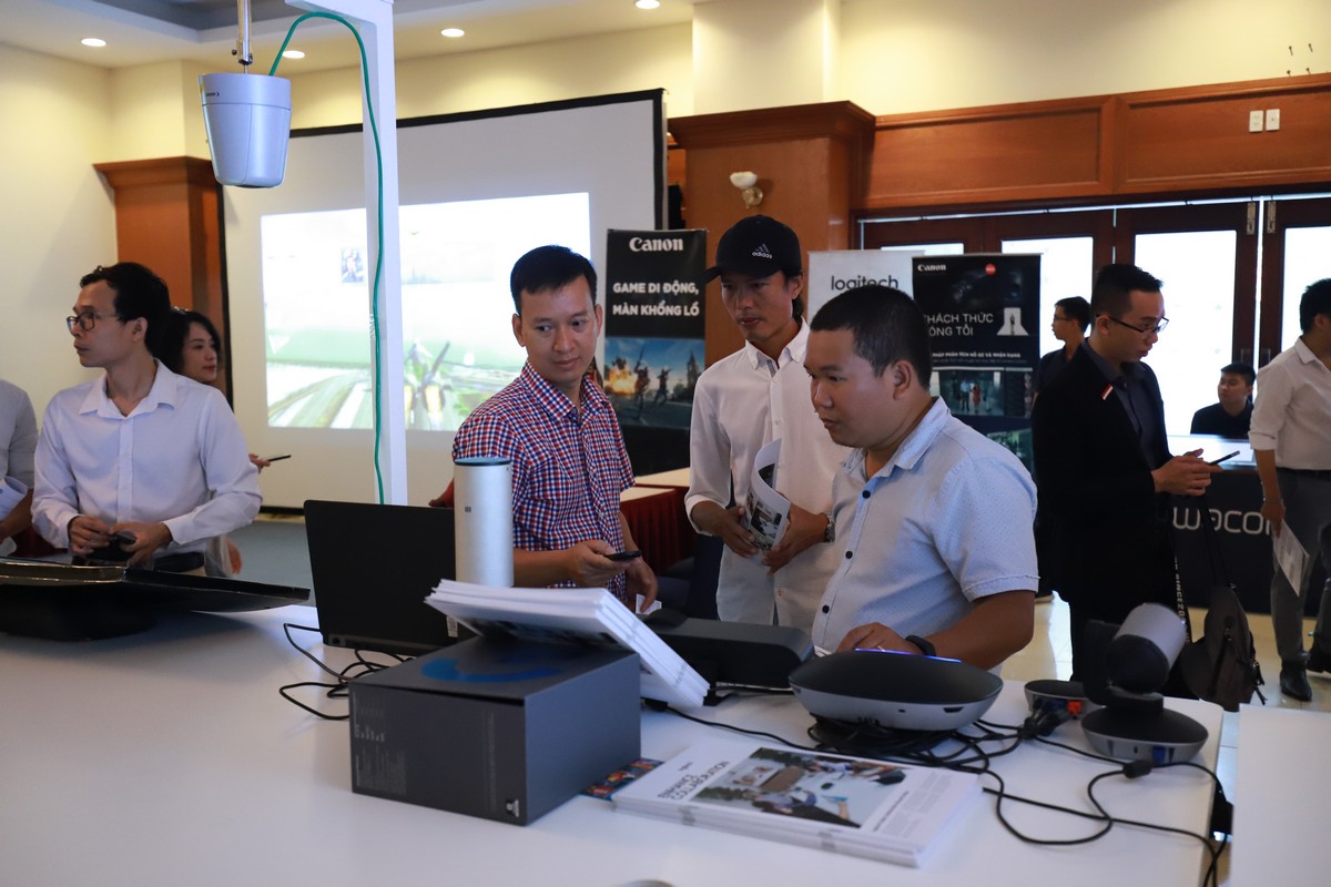 Canon triễn lãm máy chiếu, chính thức gia nhập thị trường Việt Nam