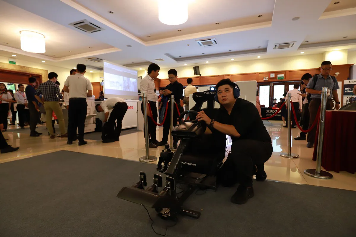 Canon triễn lãm máy chiếu, chính thức gia nhập thị trường Việt Nam