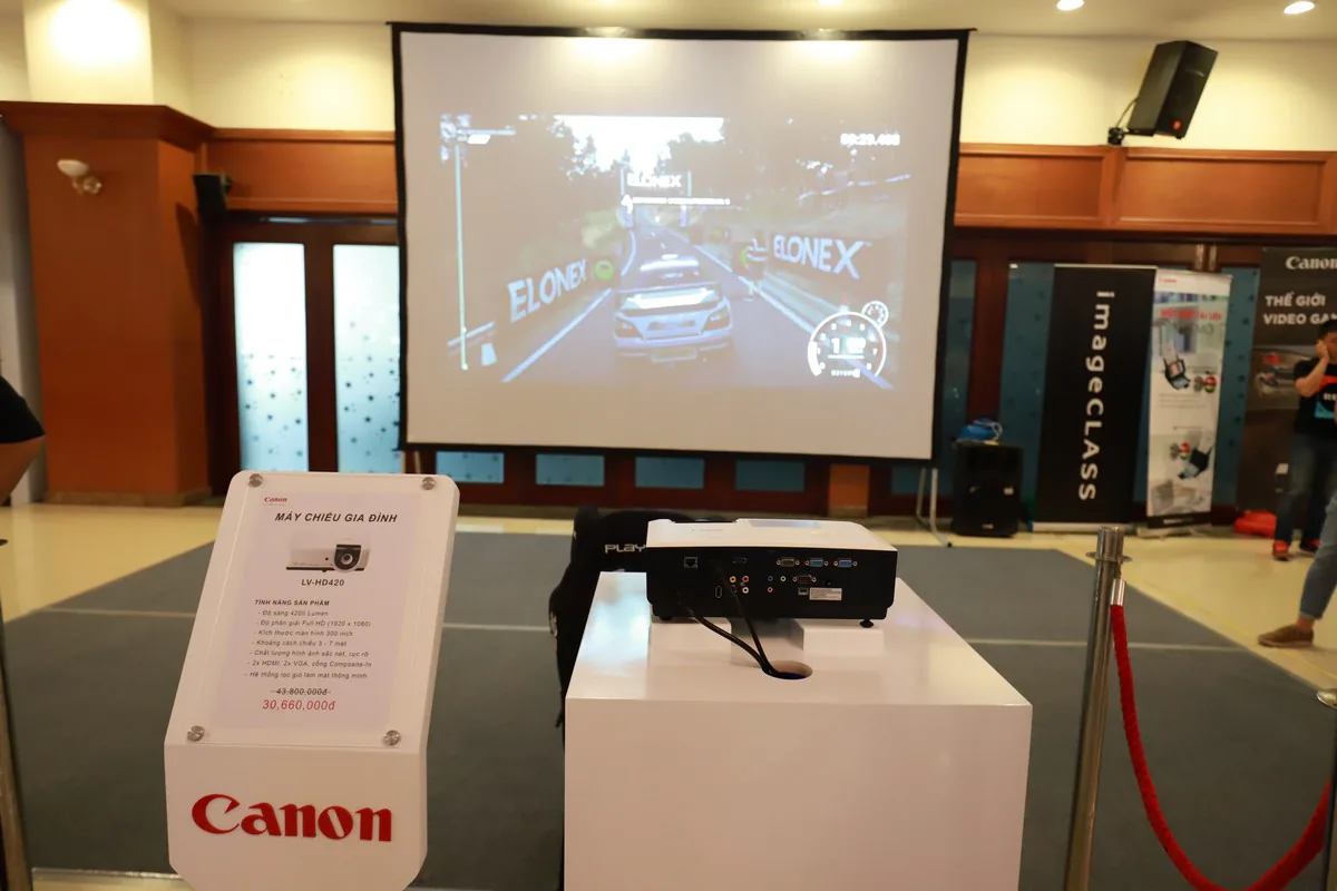 Canon triễn lãm máy chiếu, chính thức gia nhập thị trường Việt Nam