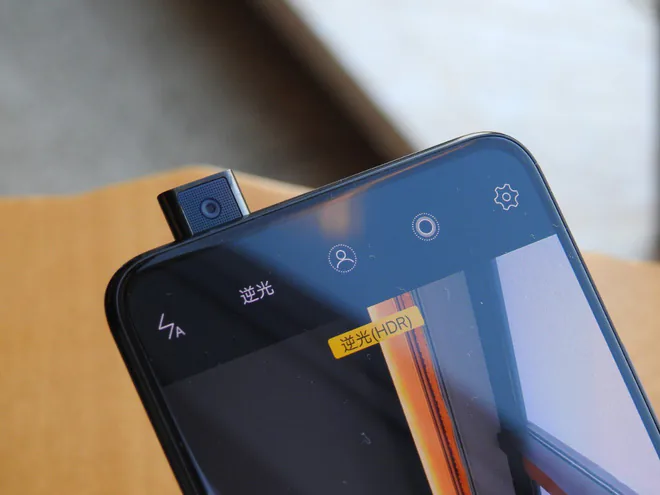 Những thay đổi kì lạ nhưng độc đáo từ chiếc camera selfie thế hệ đầu tiên cho đến ngày hôm nay