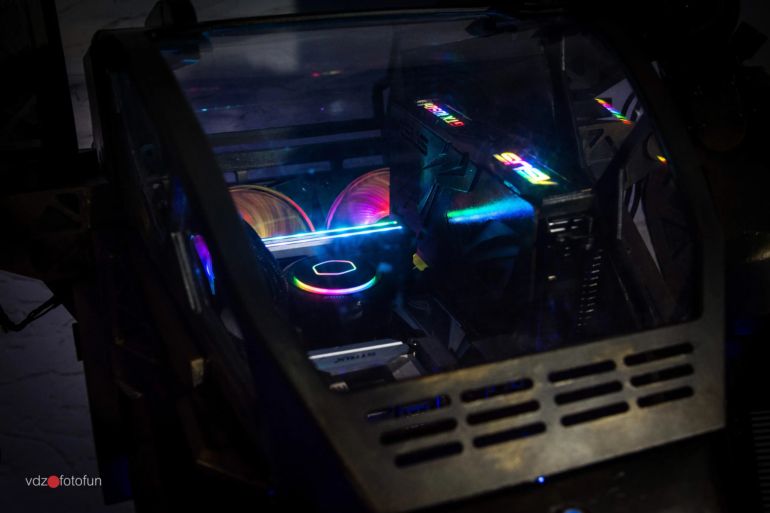 Lộ diện các bộ máy tính độ với phong cách cực khủng tại Extreme PC Master Expo