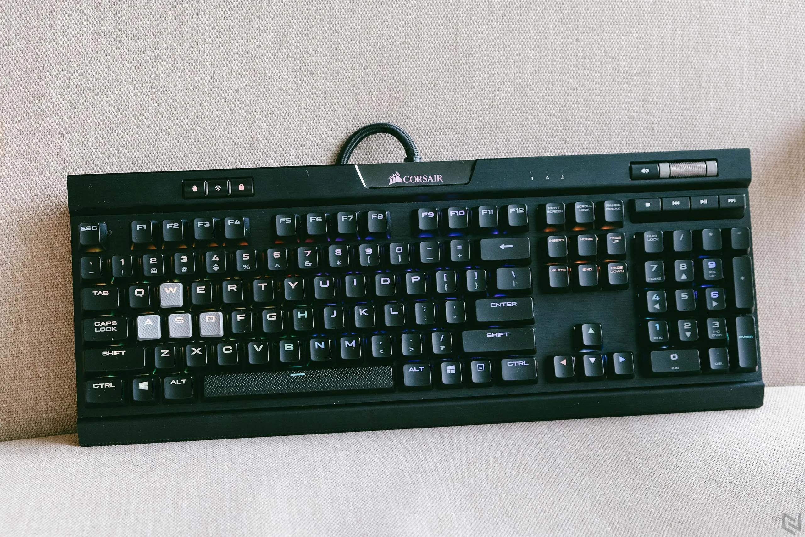 Bàn phím cơ Corsair K70 RGB MK.2 - Vẻ đẹp thật sự không đến từ hình thức bên ngoài