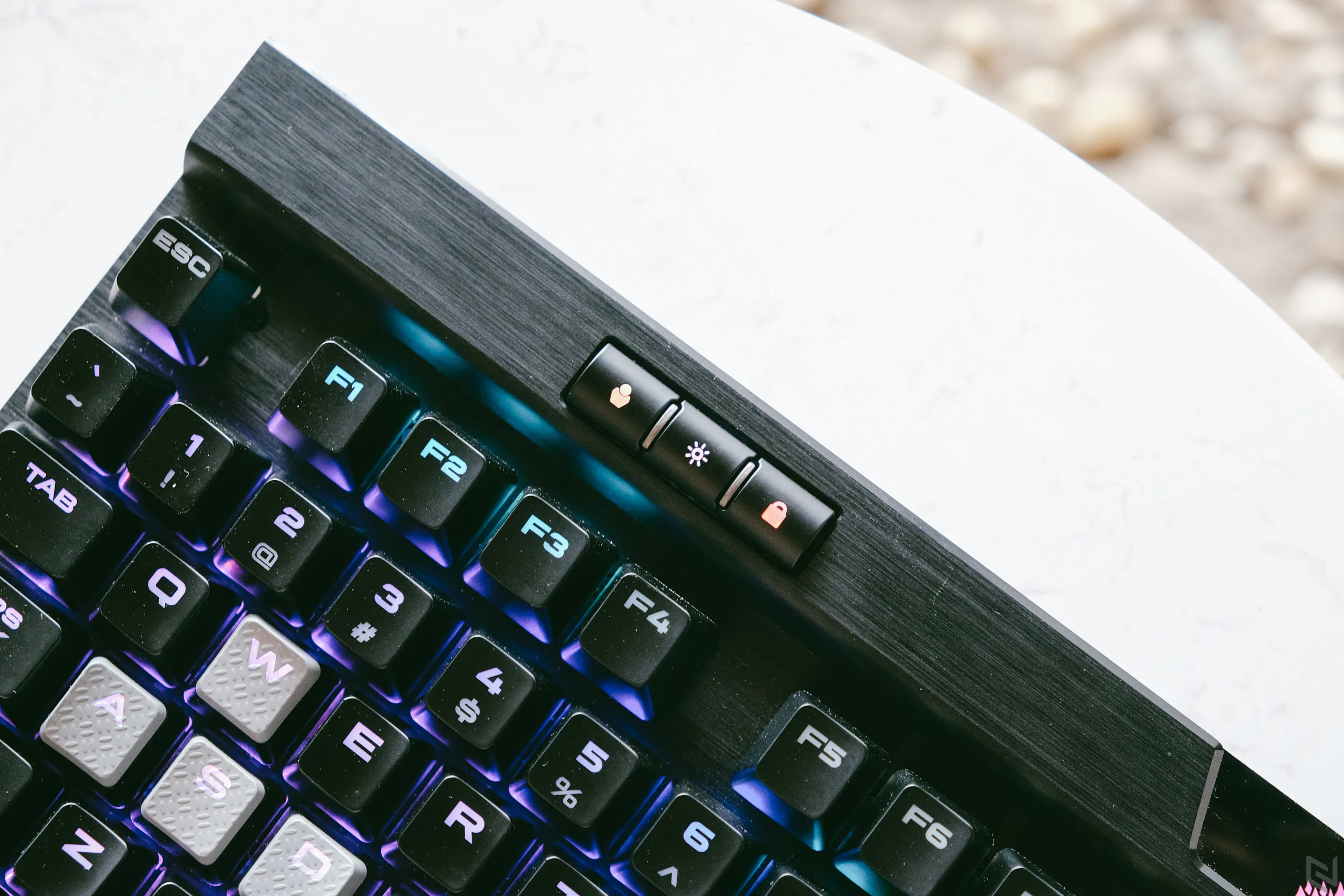 Bàn phím cơ Corsair K70 RGB MK.2 - Vẻ đẹp thật sự không đến từ hình thức bên ngoài