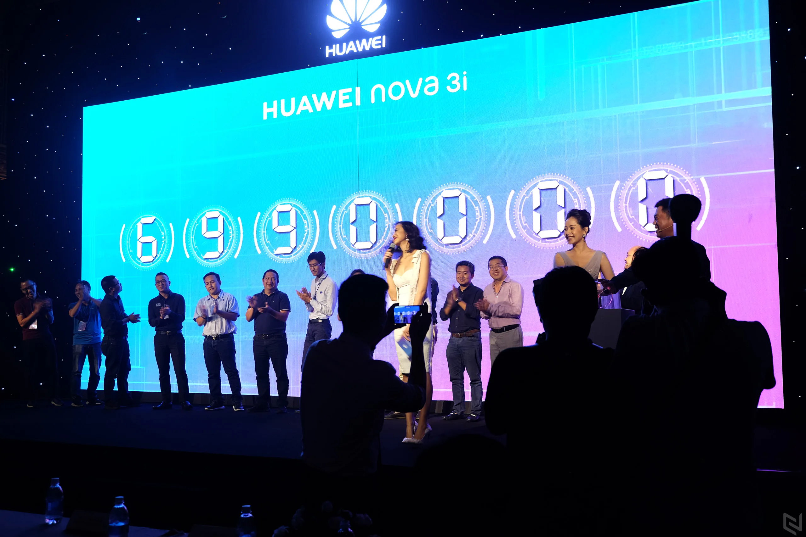 Huawei Nova 3i và Nova 3 với 4 camera AI chính thức ra mắt, giá từ 6.990.000 đồng