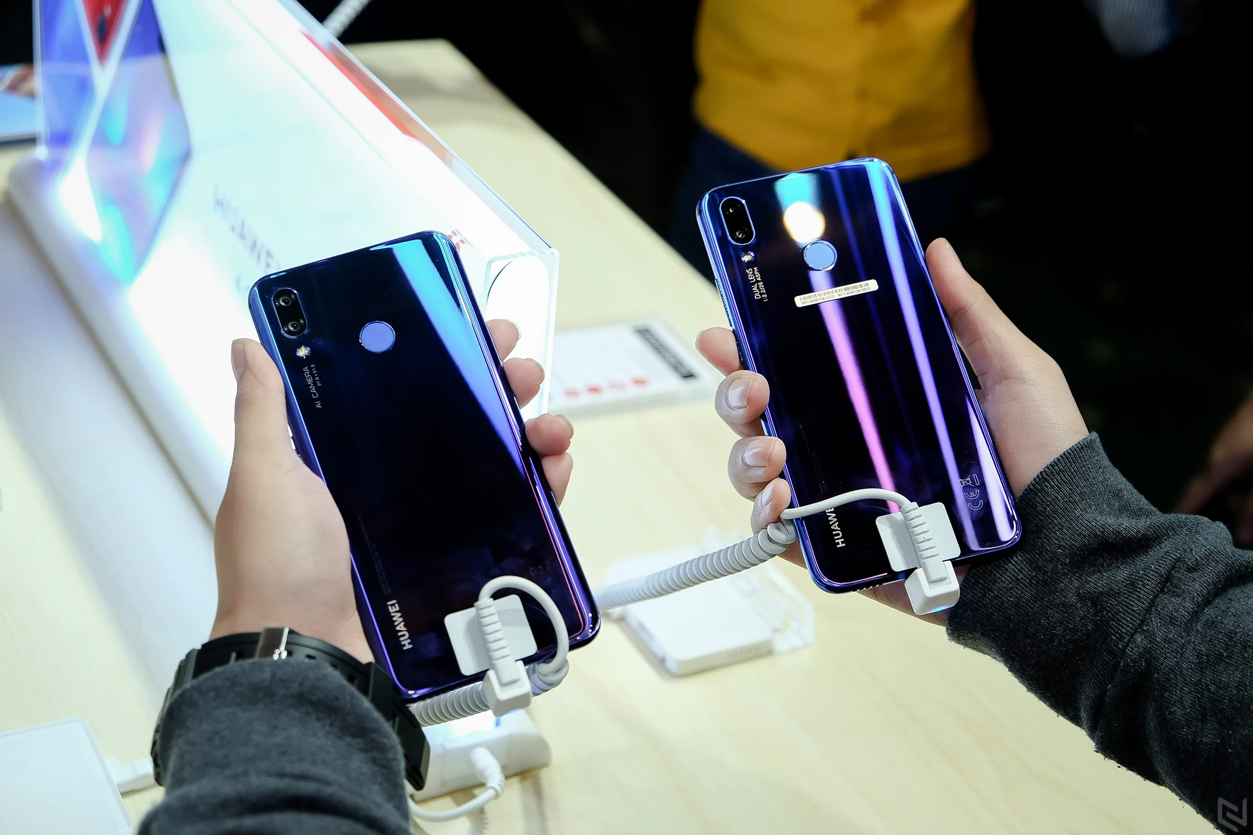 Huawei Nova 3i và Nova 3 với 4 camera AI chính thức ra mắt, giá từ 6.990.000 đồng