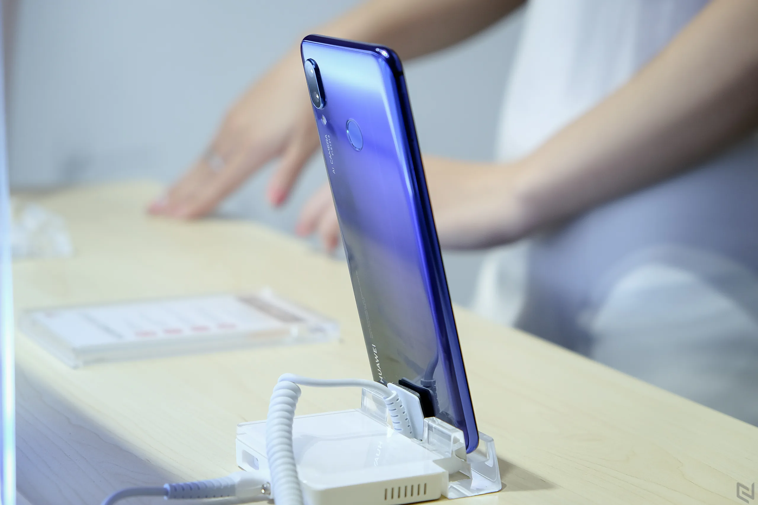 Huawei Nova 3i và Nova 3 với 4 camera AI chính thức ra mắt, giá từ 6.990.000 đồng