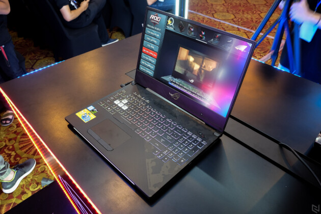 ASUS Republic of Gamers ra mắt laptop gaming viền mỏng Strix SCAR II và Hero II tại Việt Nam