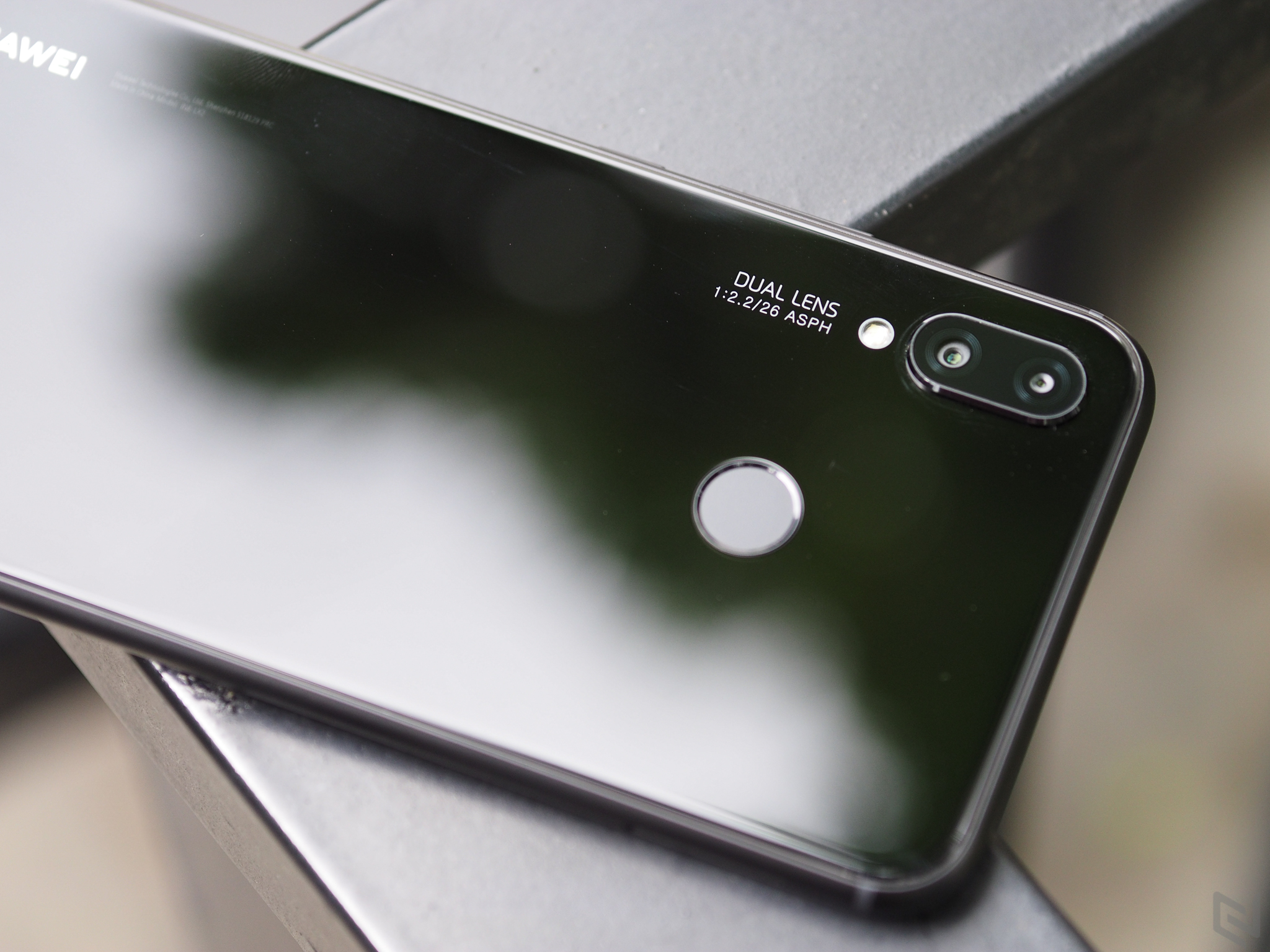 Cập nhật font chữ mới cho Huawei Nova 3i giúp cho trải nghiệm sử dụng điện thoại của bạn thêm phong phú và thú vị hơn bao giờ hết. Cùng trải nghiệm chất lượng hình ảnh và độ sắc nét tuyệt đỉnh từ các nội dung được hiển thị trên màn hình Nova 3i.
