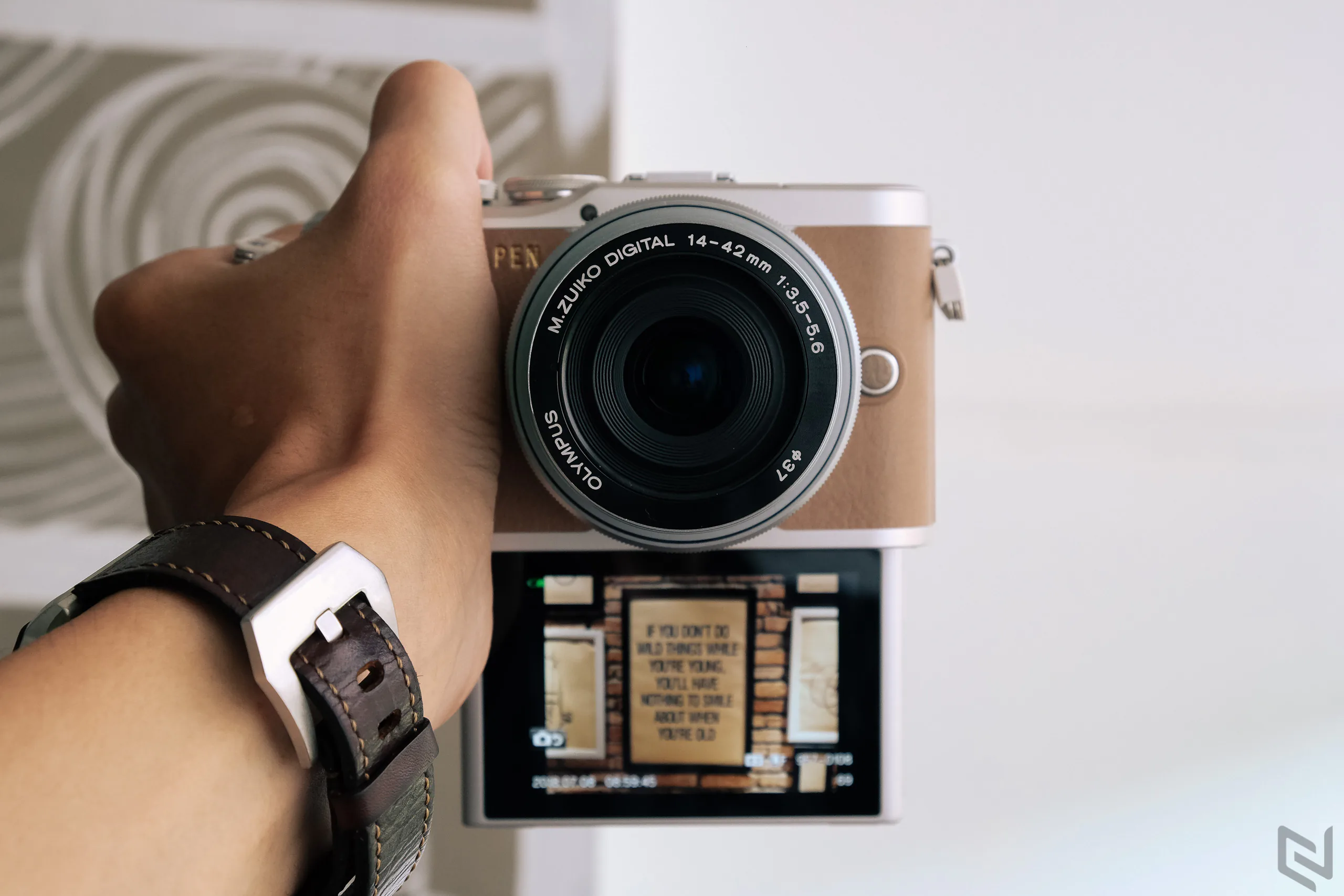 Trên tay Olympus Pen E-PL9: Hoài cổ xen lẫn hiện đại, nhiều nâng cấp đáng giá