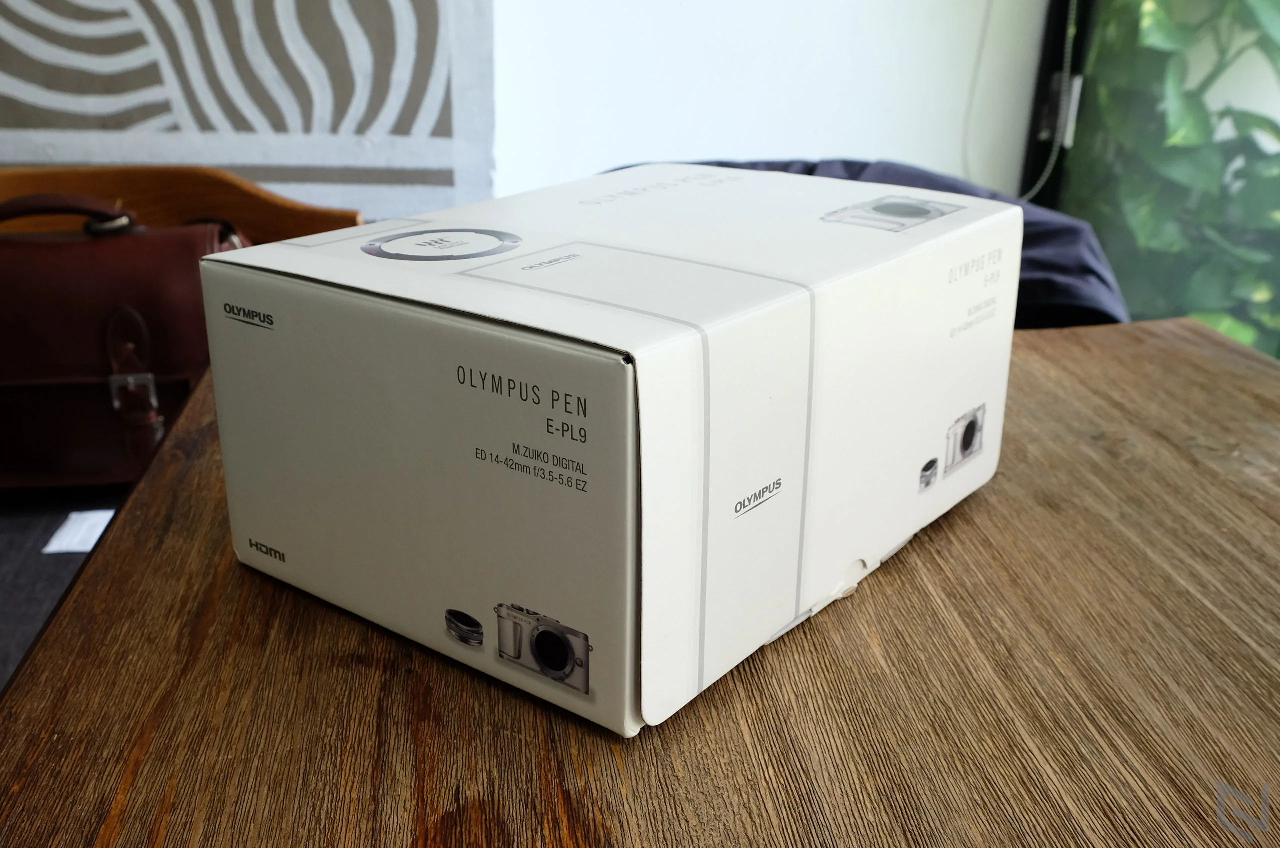 Trên tay Olympus Pen E-PL9: Hoài cổ xen lẫn hiện đại, nhiều nâng cấp đáng giá