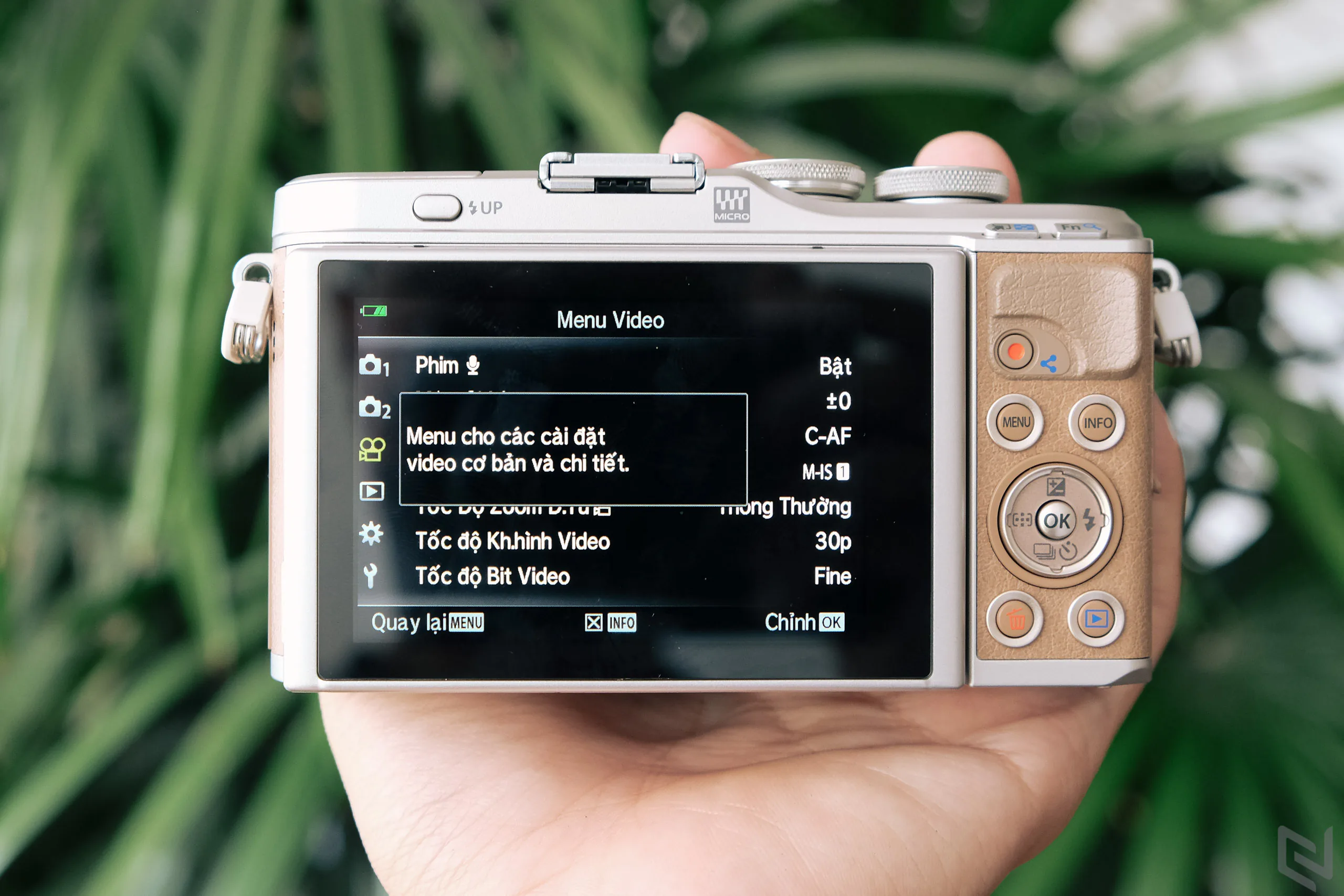Trên tay Olympus Pen E-PL9: Hoài cổ xen lẫn hiện đại, nhiều nâng cấp đáng giá